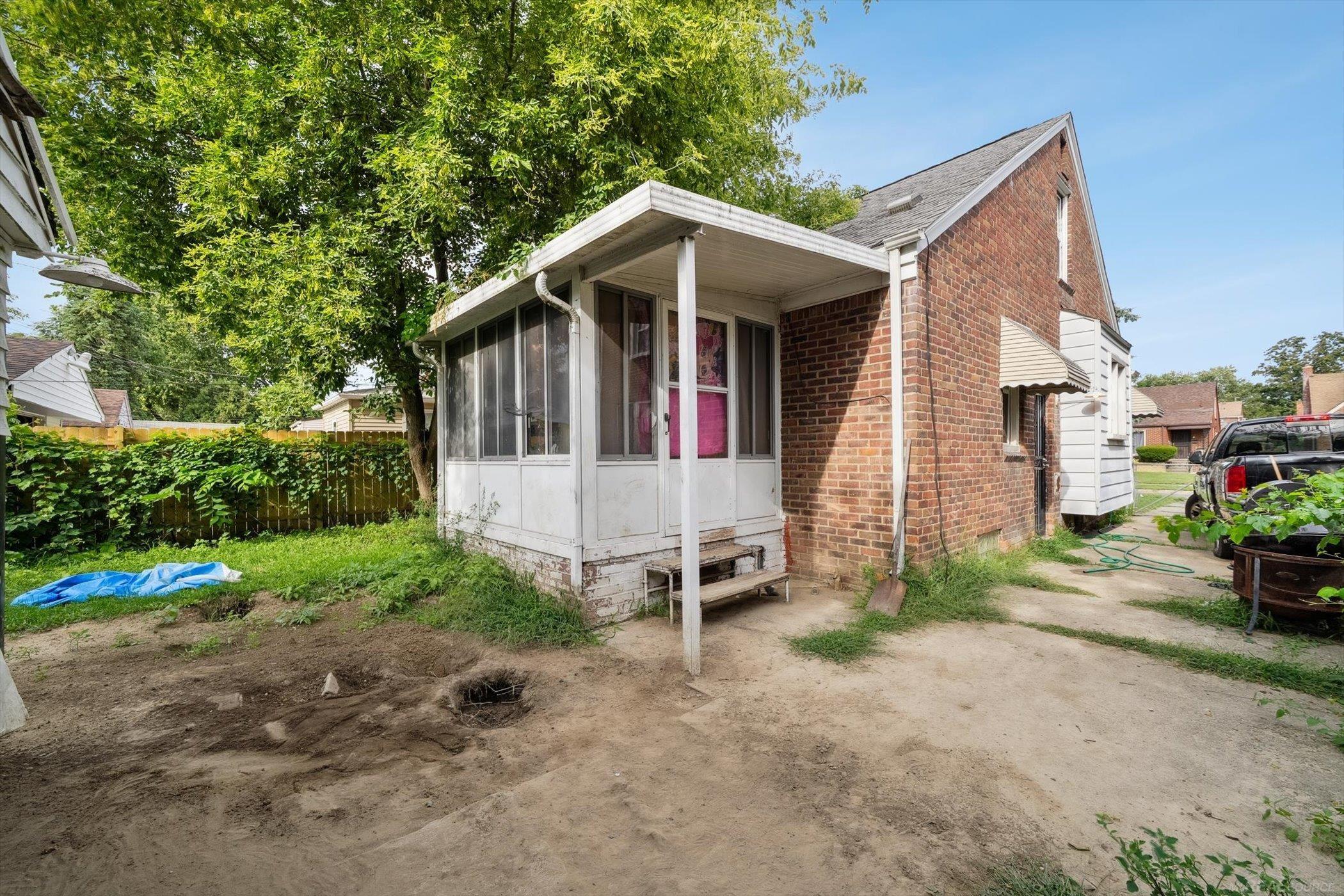 15335 Vaughan Street Property Photo 25