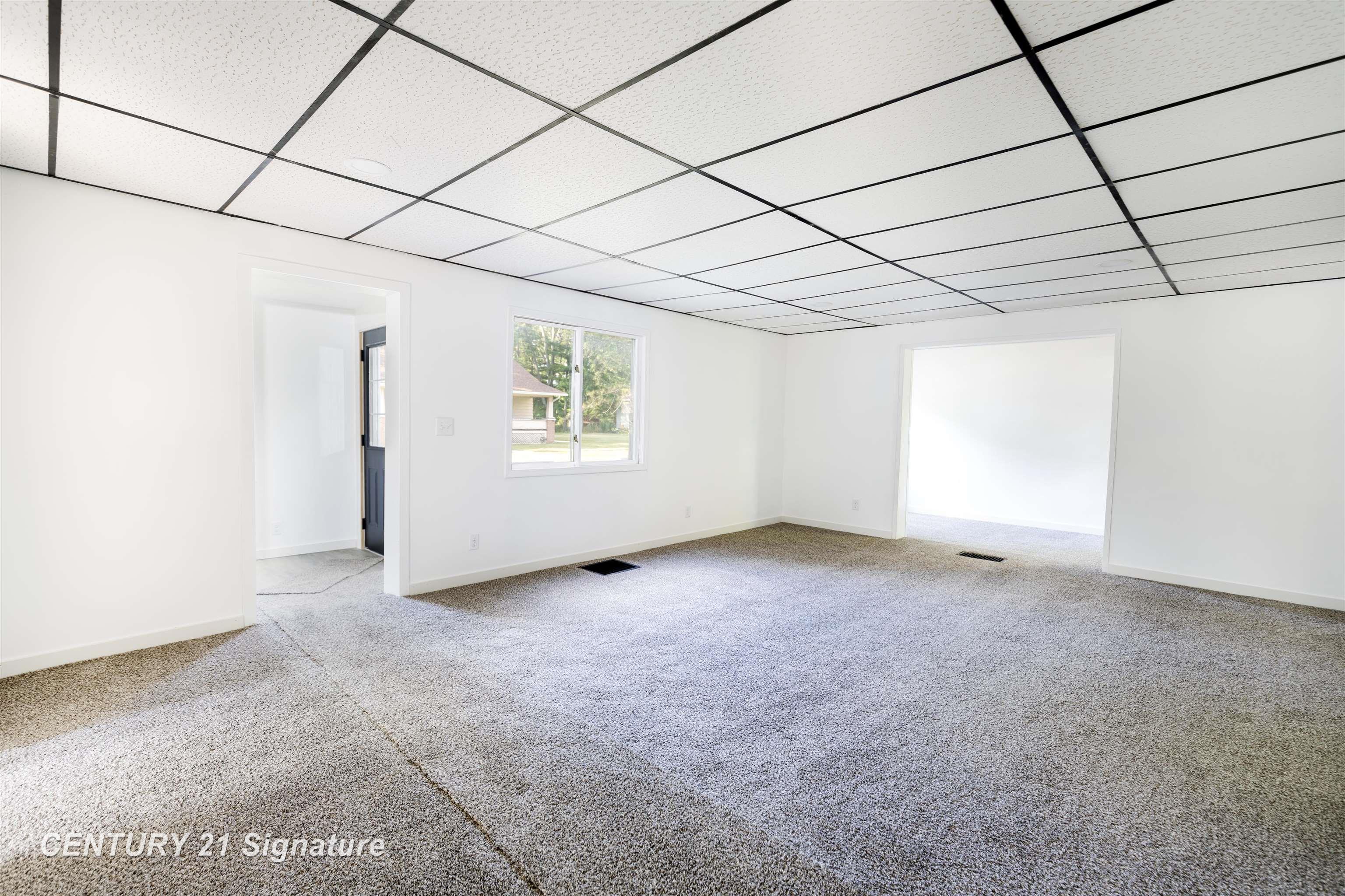 611 W 2nd Street Property Photo 8