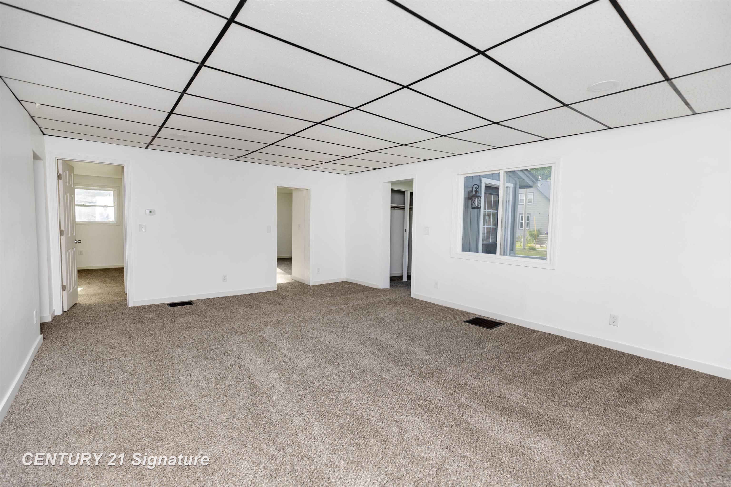 611 W 2nd Street Property Photo 10