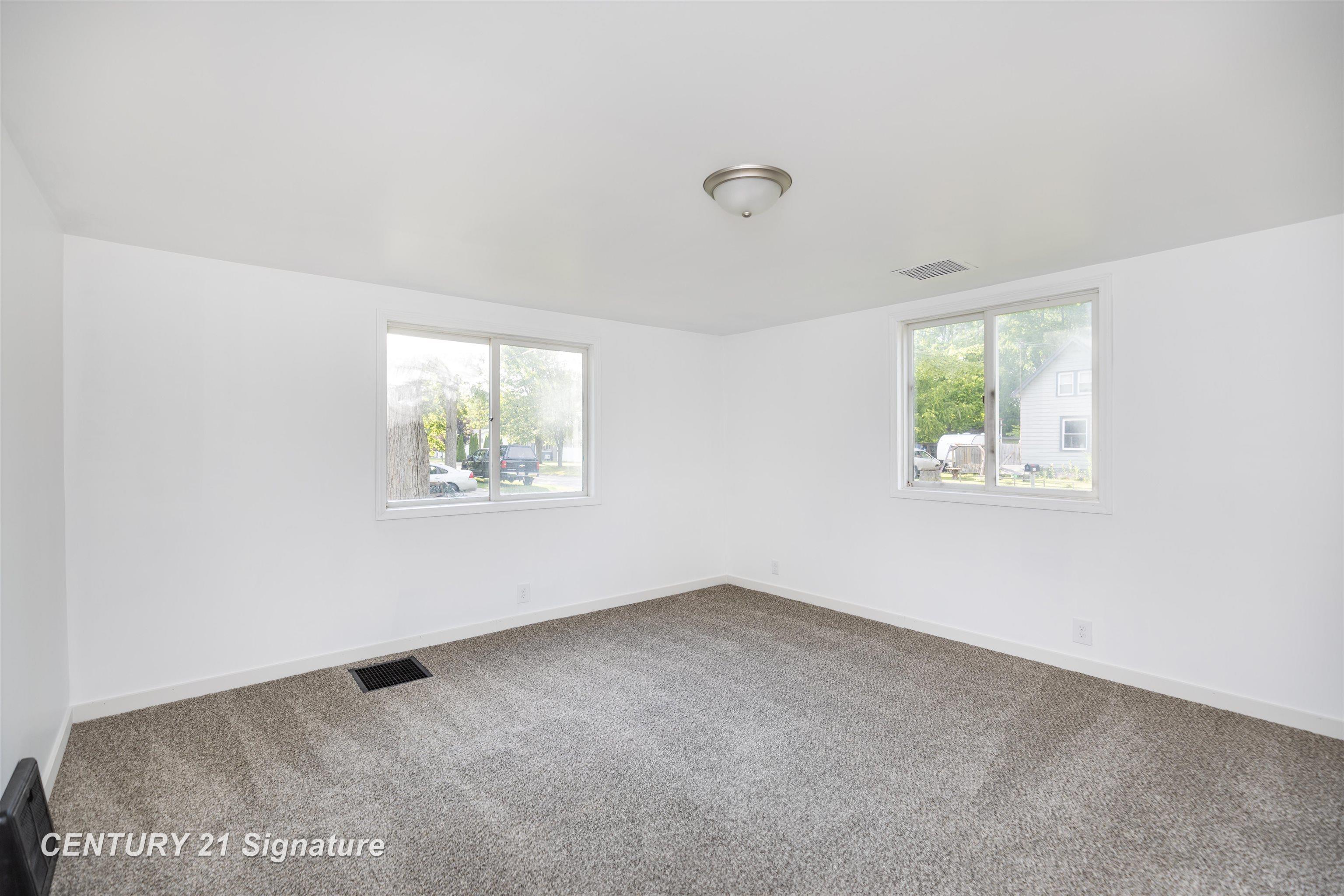 611 W 2nd Street Property Photo 20