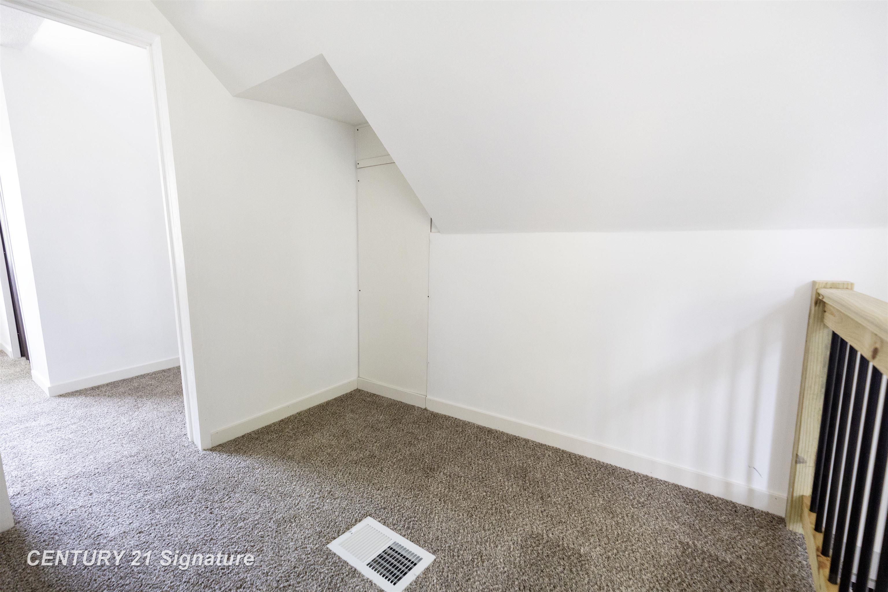 611 W 2nd Street Property Photo 24