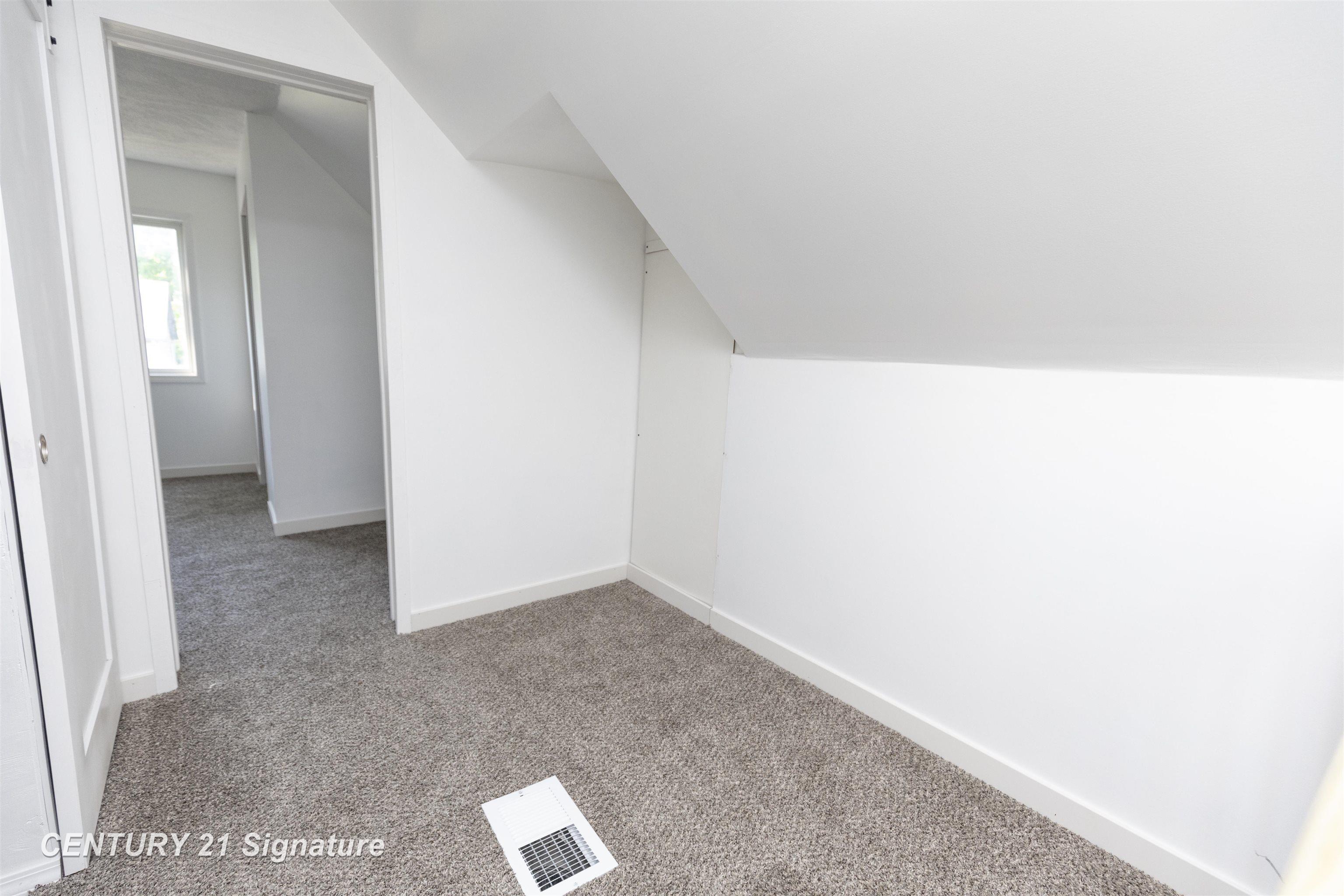 611 W 2nd Street Property Photo 25