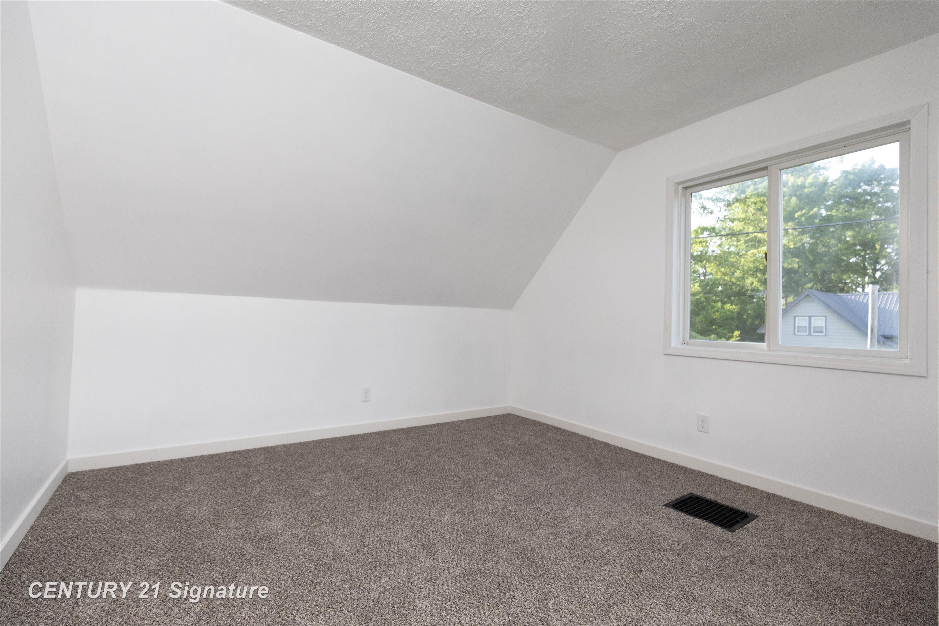 611 W 2nd Street Property Photo 27