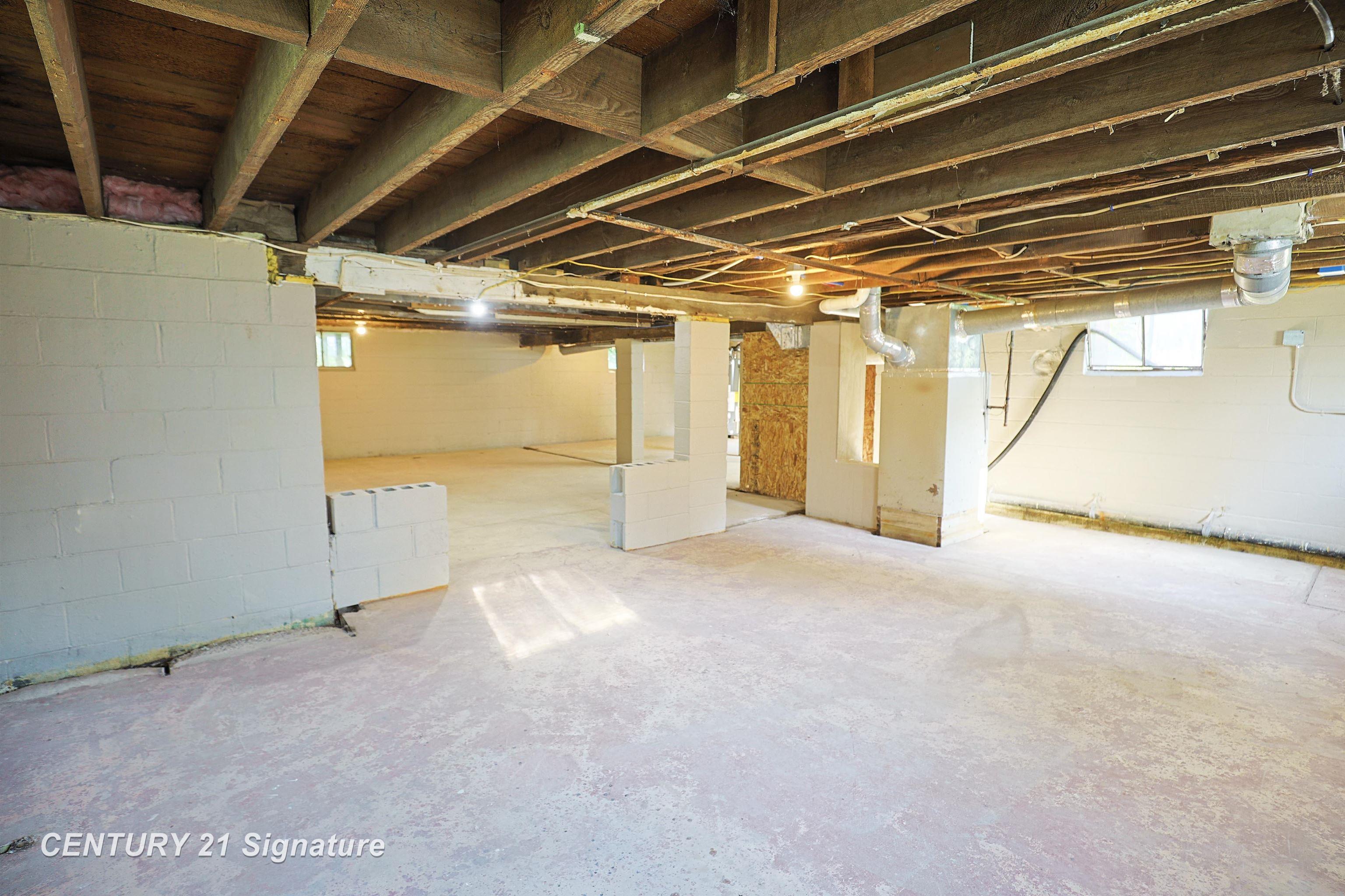 611 W 2nd Street Property Photo 33