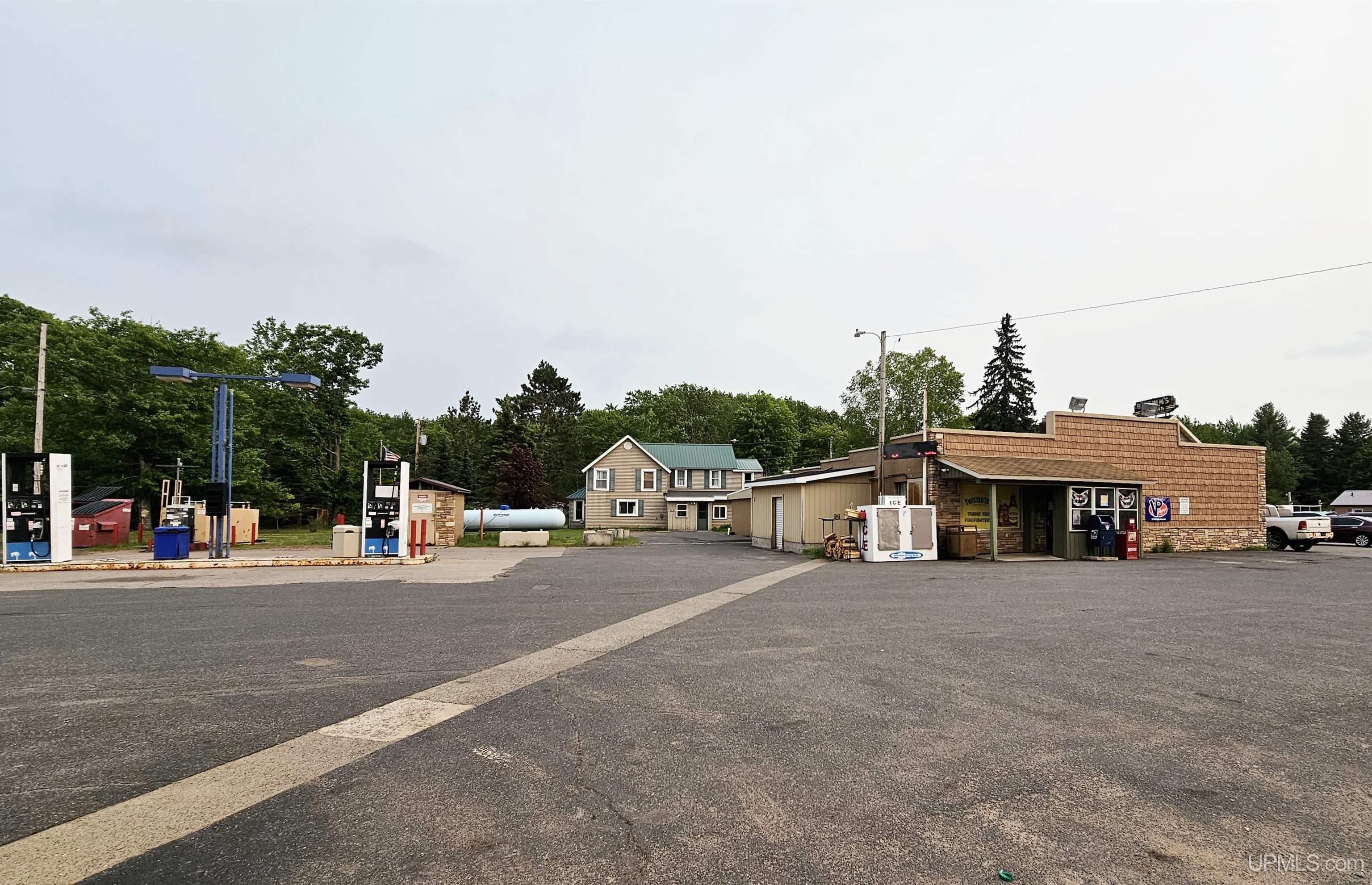 1673 E M-35 Highway Property Photo 1