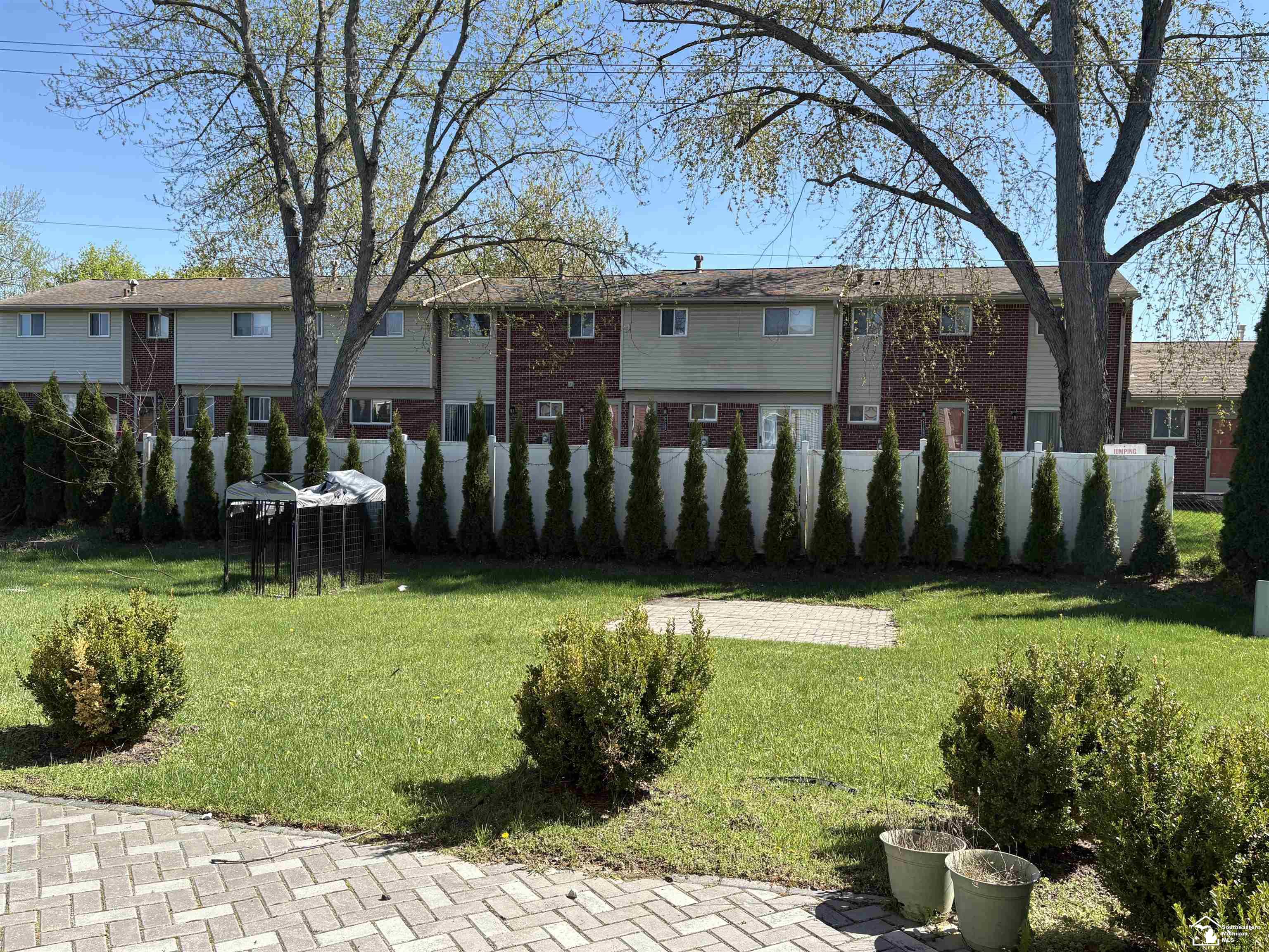 35773 Surrey Court Property Photo 5
