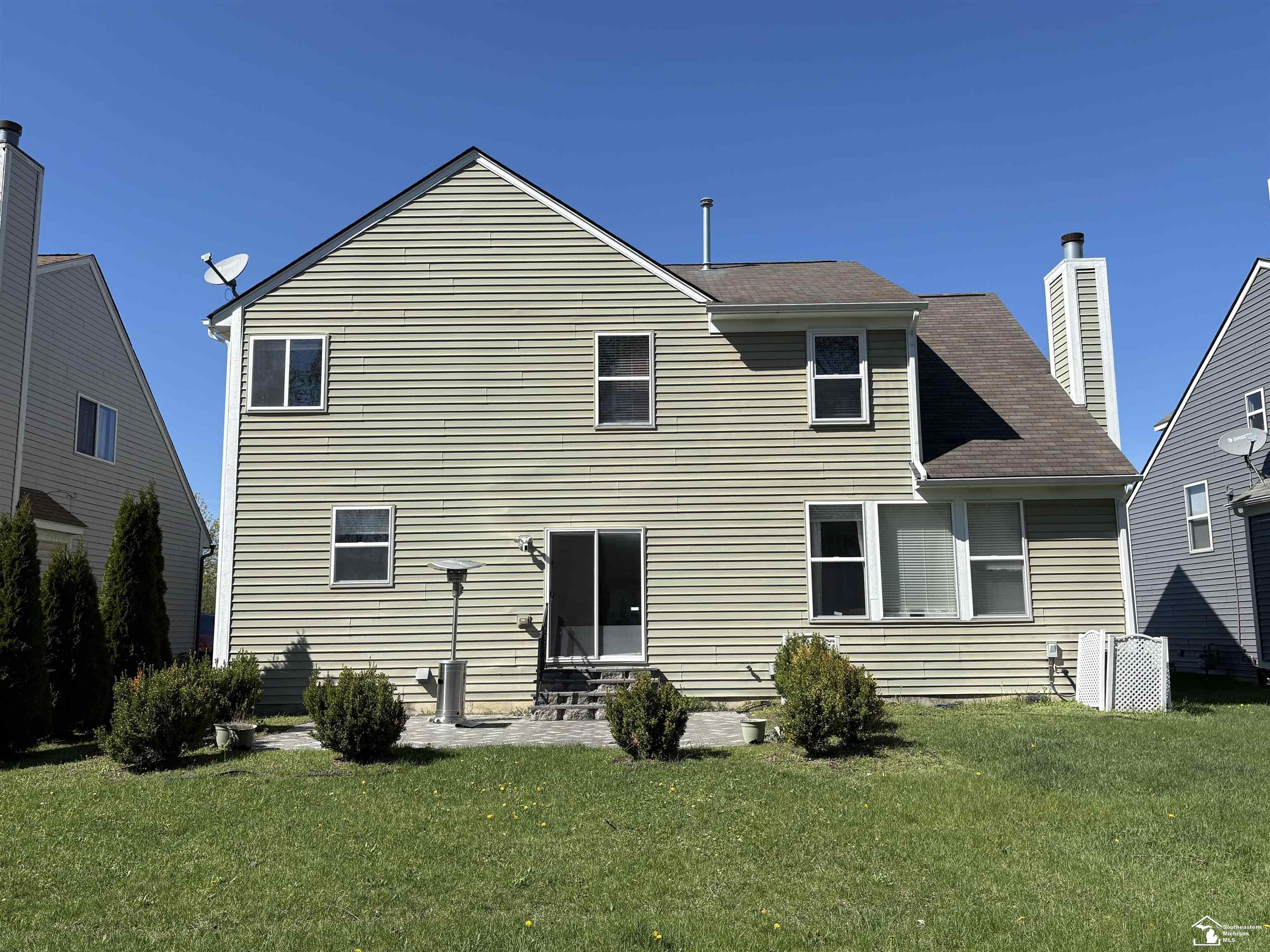35773 Surrey Court Property Photo 6