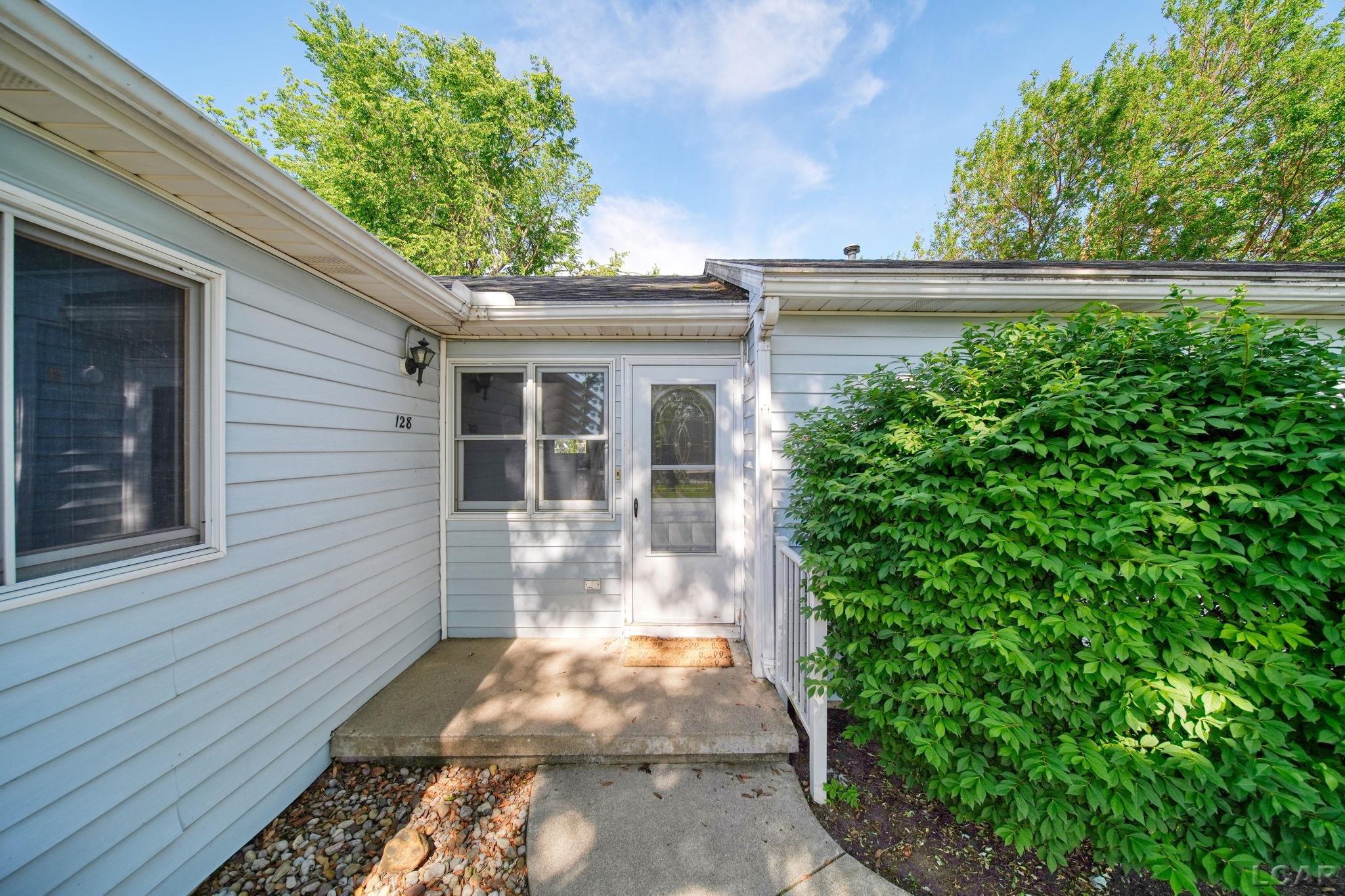 128 Irwin Street Property Photo 1