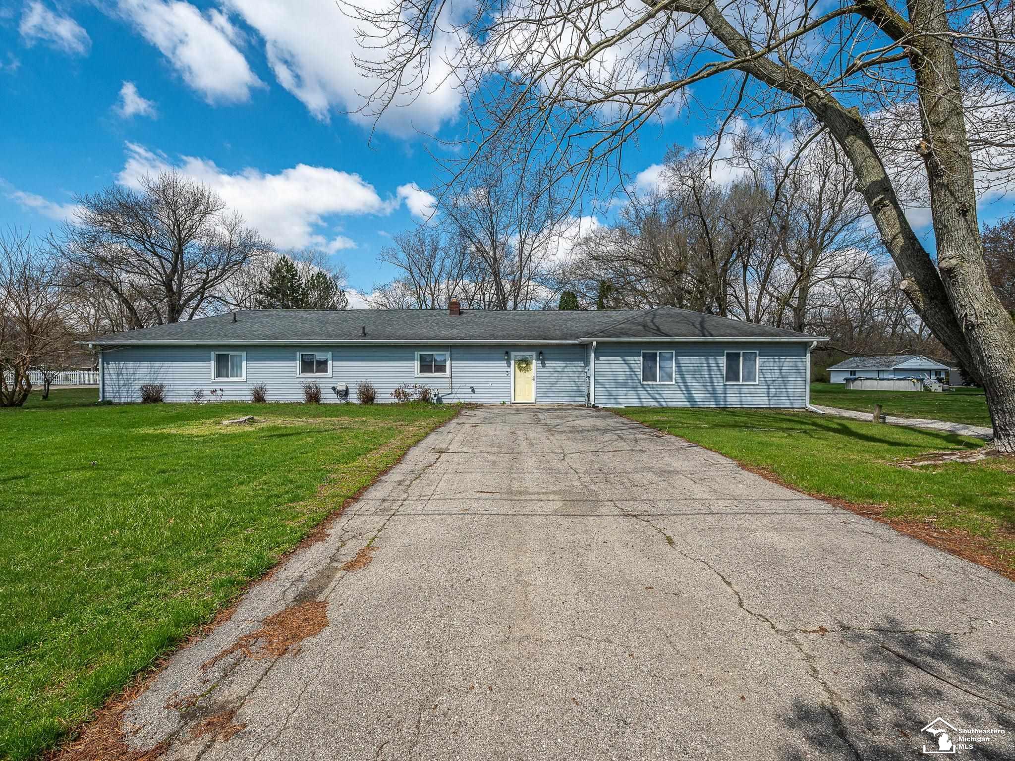 2525 Reinhardt Road Property Photo 1