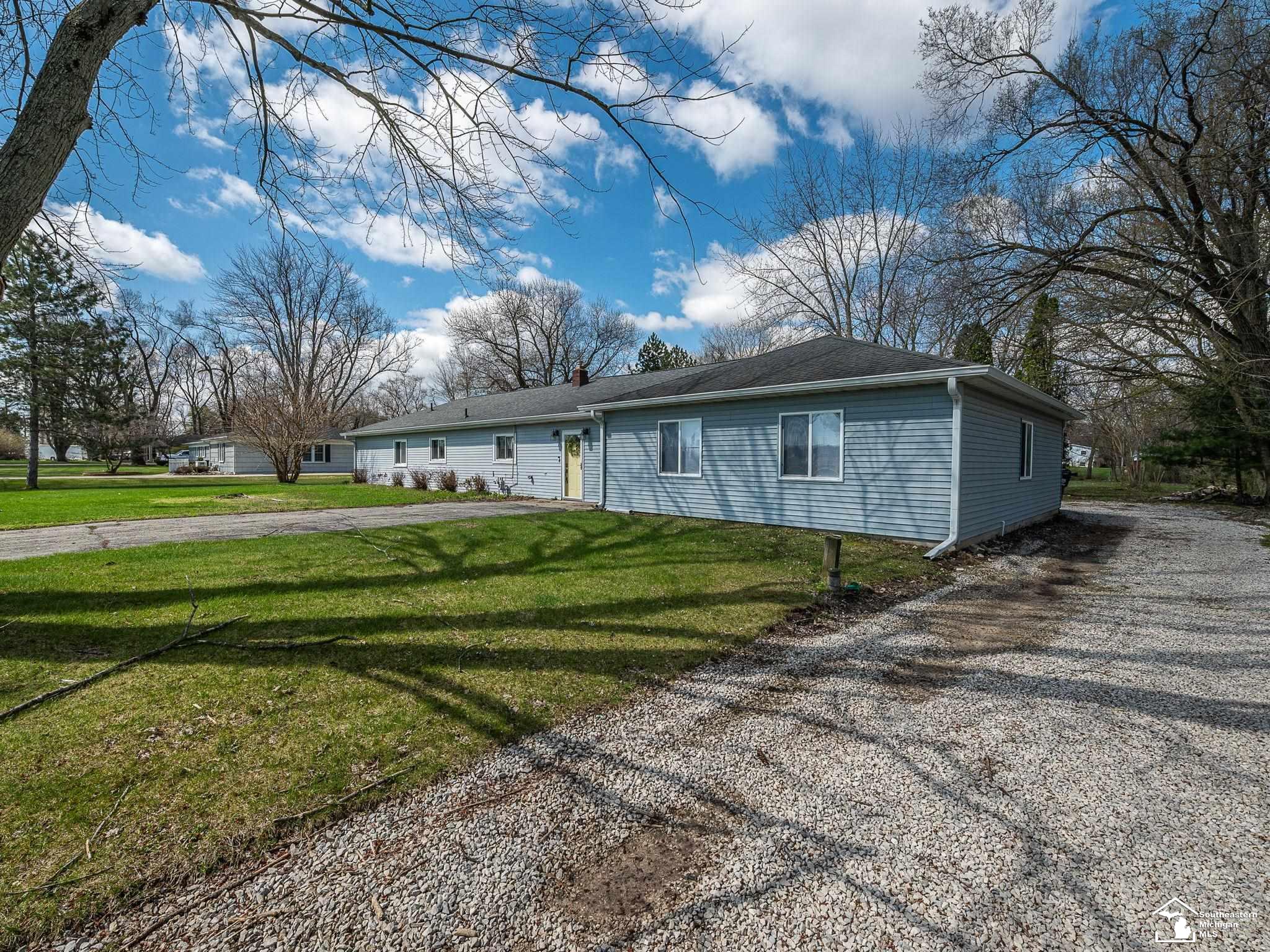 2525 Reinhardt Road Property Photo 2