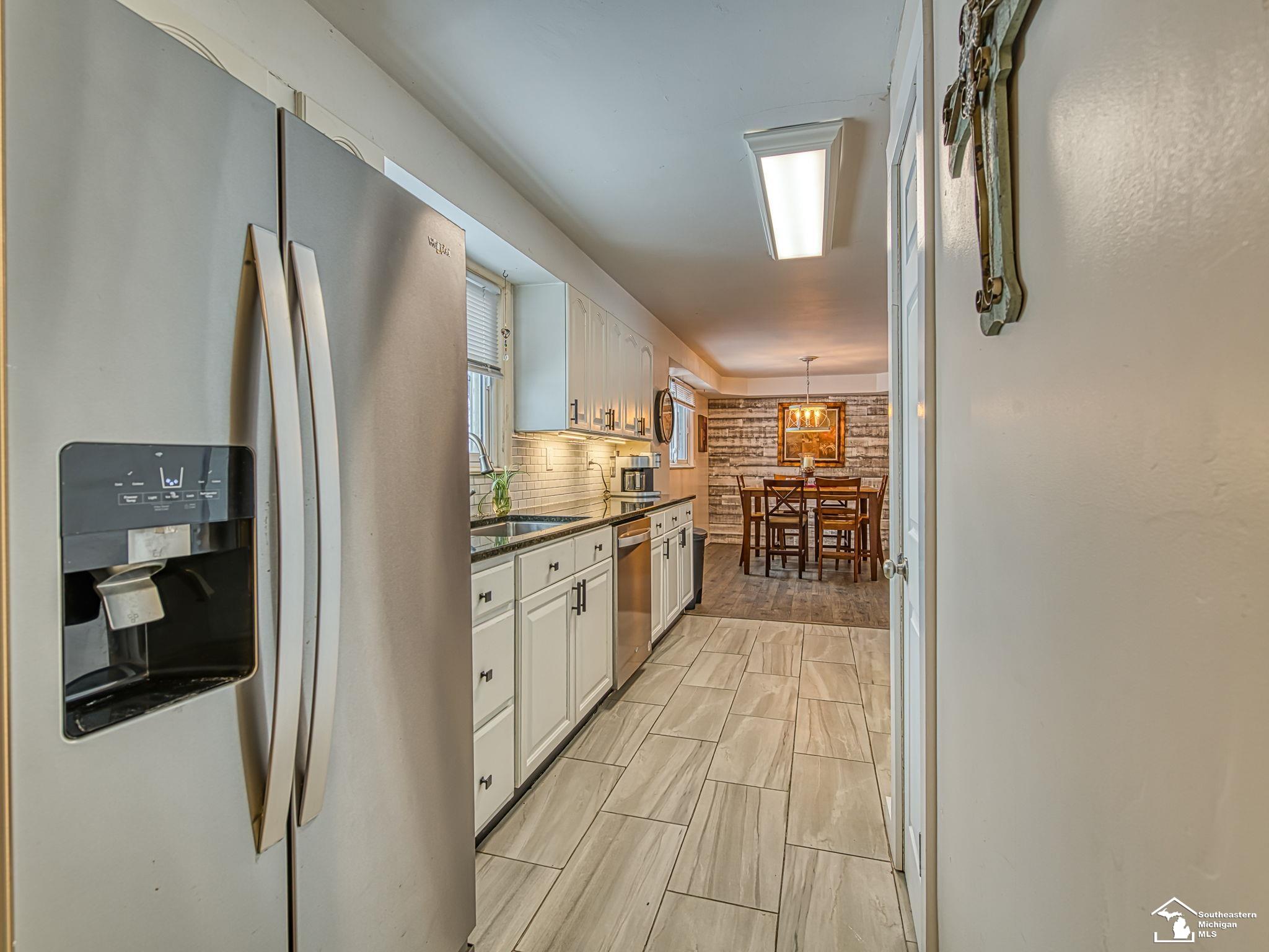 2525 Reinhardt Road Property Photo 4