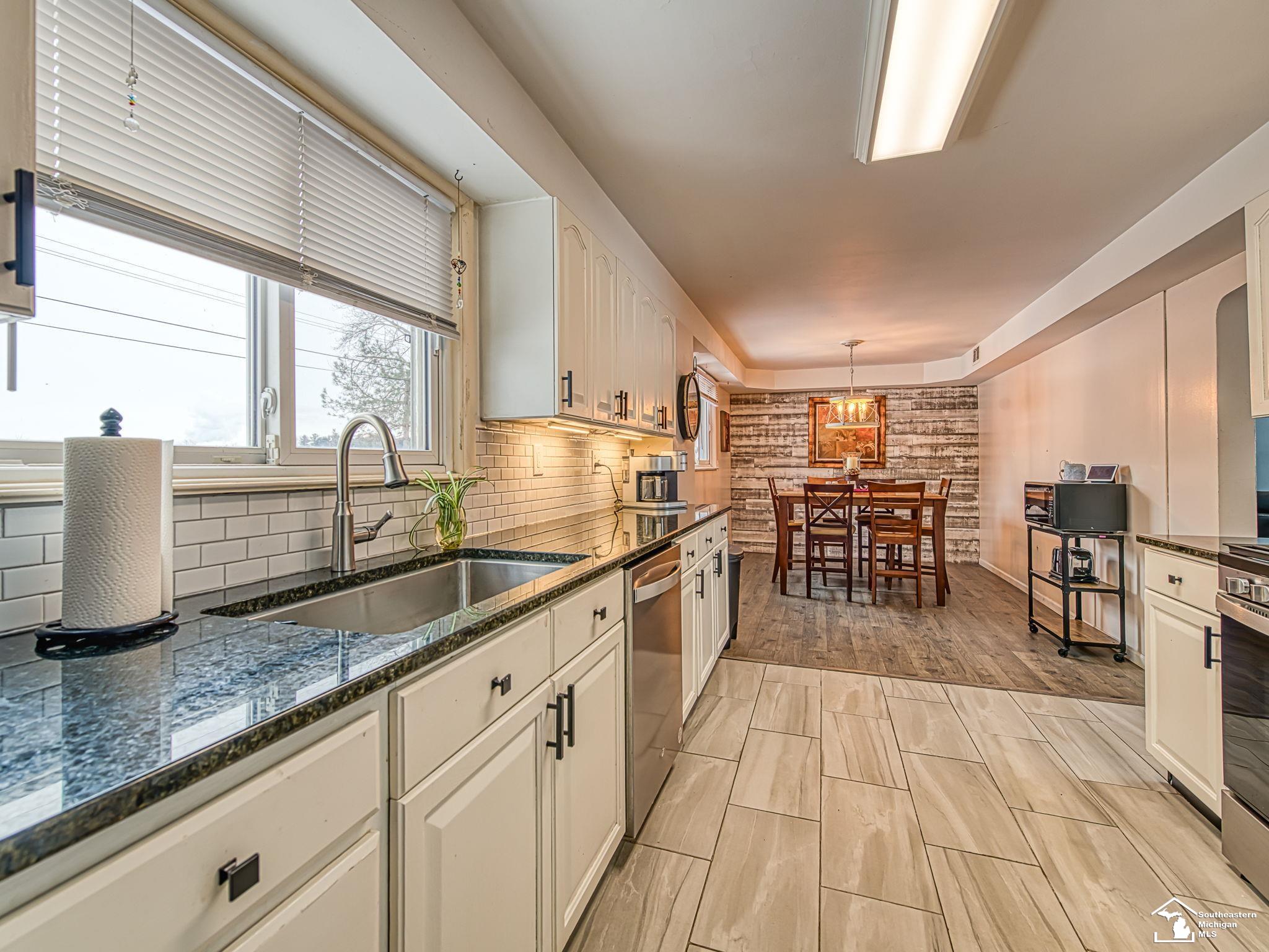 2525 Reinhardt Road Property Photo 5