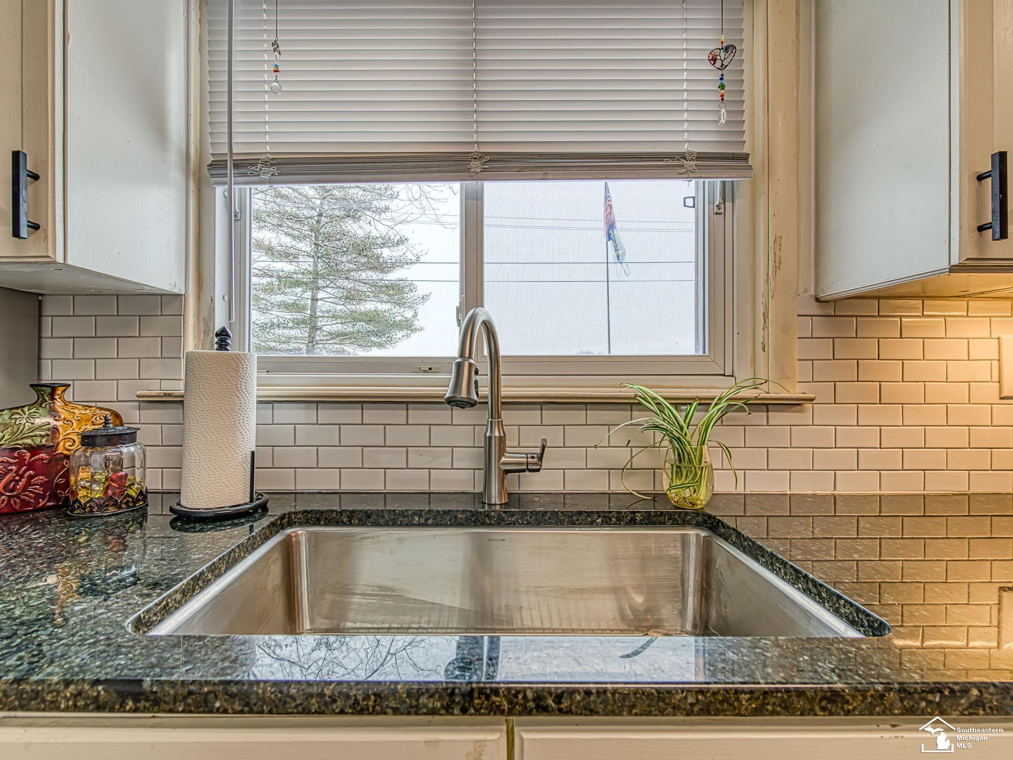 2525 Reinhardt Road Property Photo 6