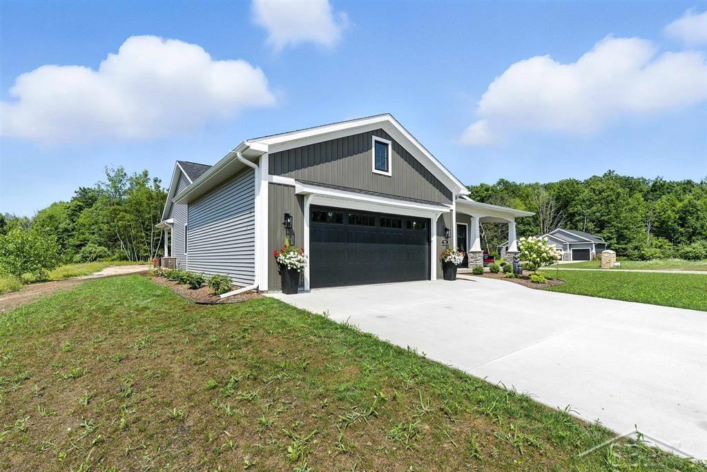 701 Broadhead Drive Property Photo 3