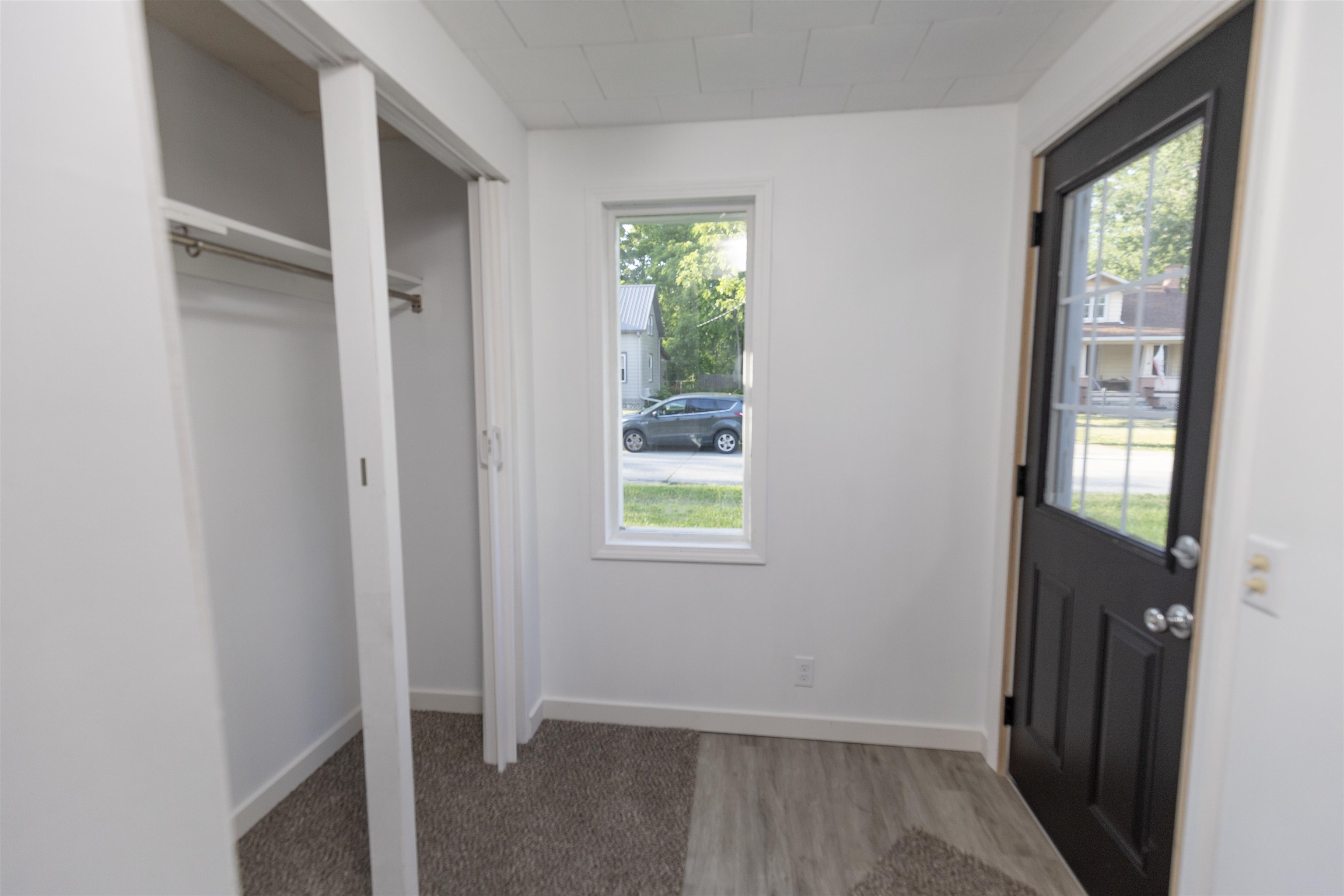 611 W 2nd Street Property Photo 6