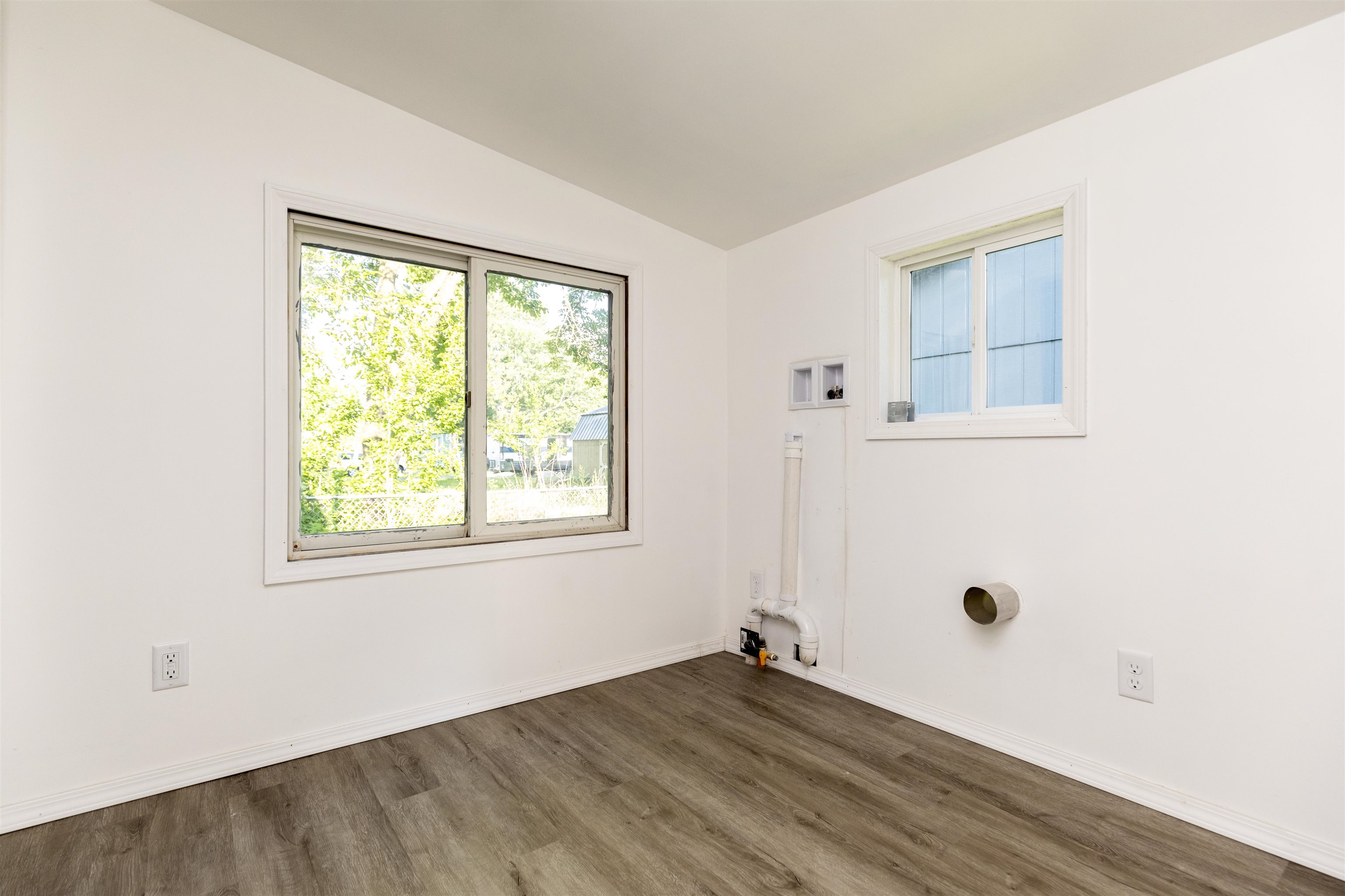 611 W 2nd Street Property Photo 18