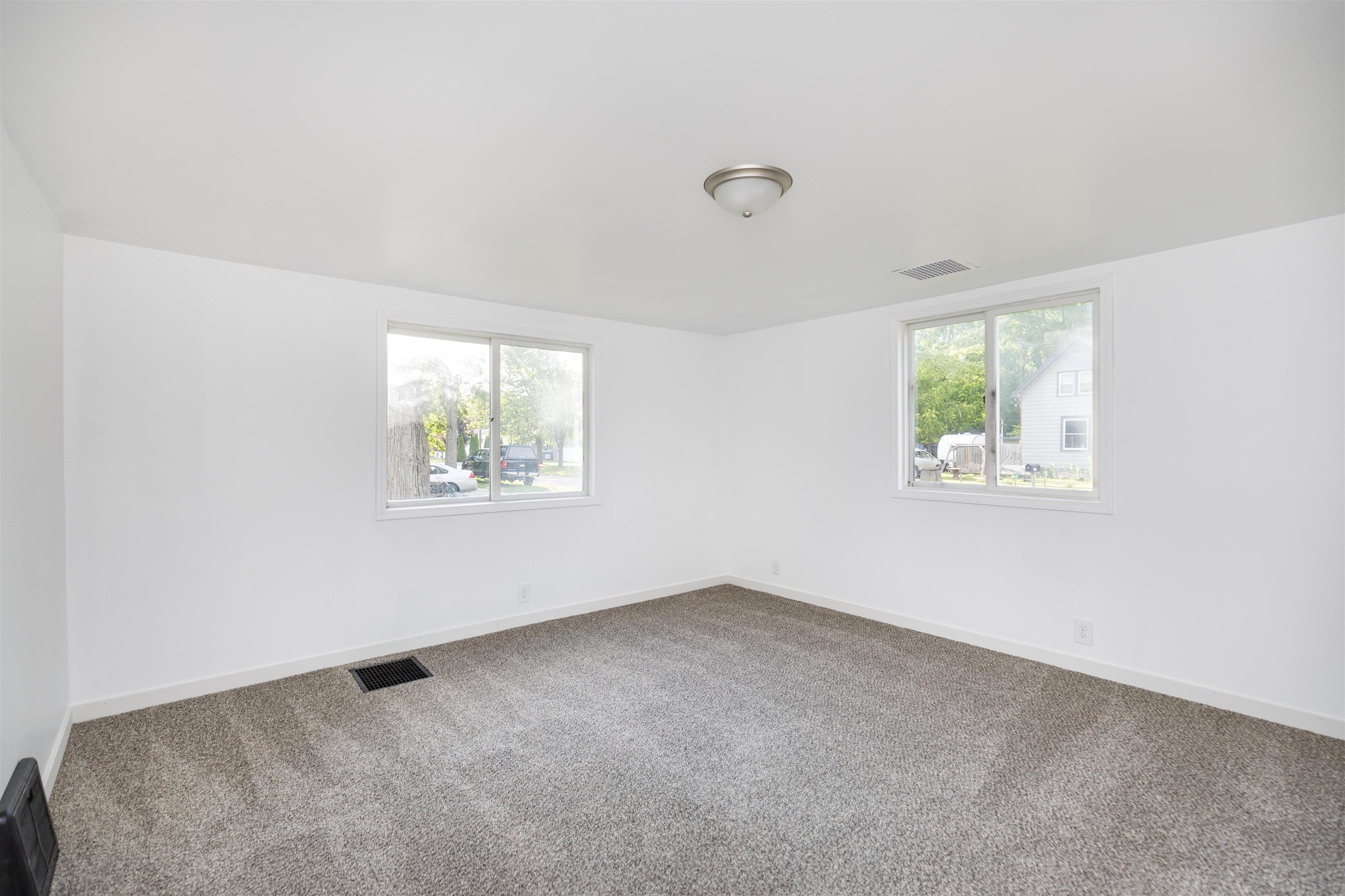 611 W 2nd Street Property Photo 20