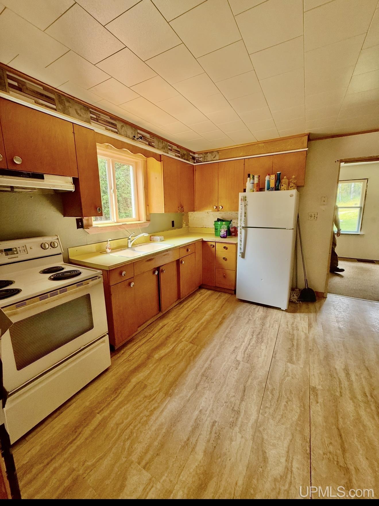 1019 N Eighth Avenue Property Photo 4