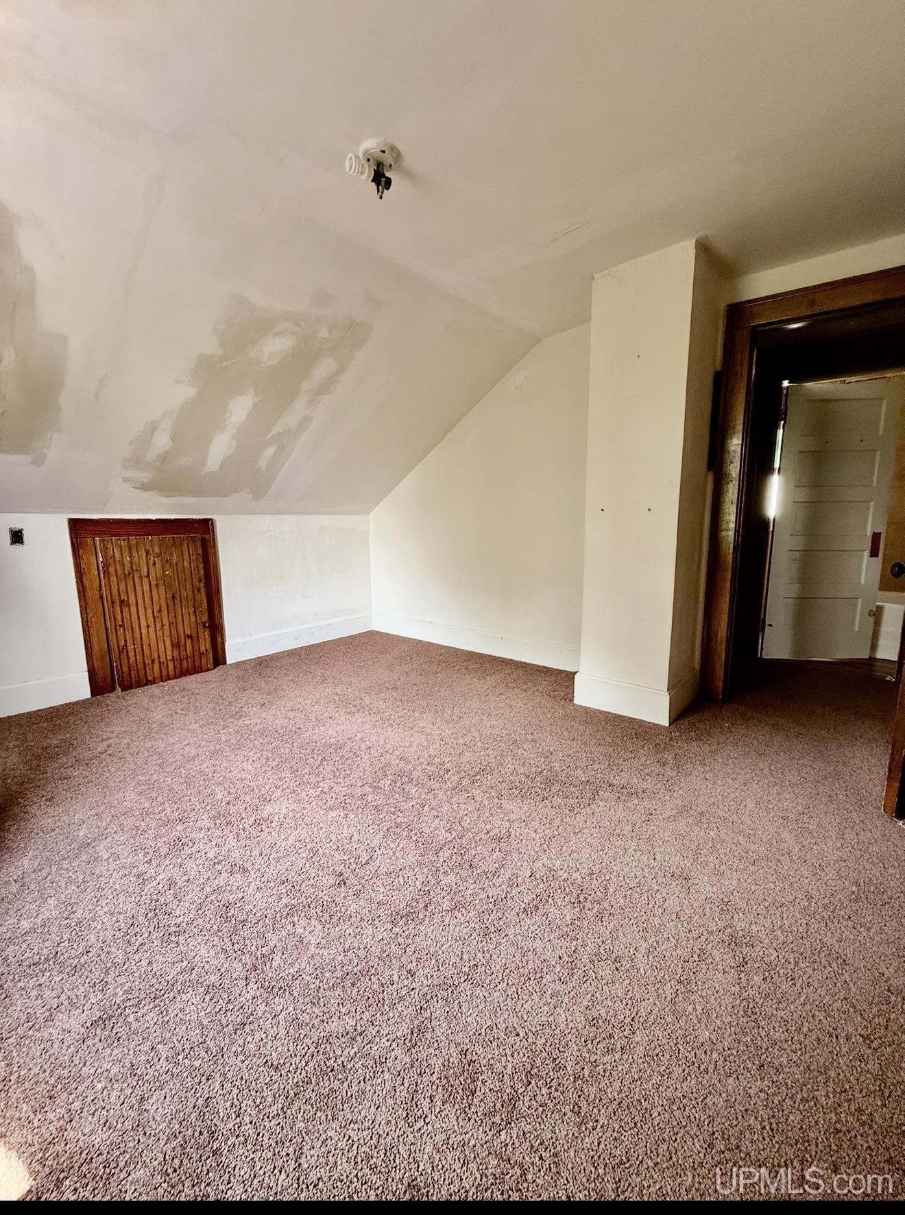 1019 N Eighth Avenue Property Photo 8