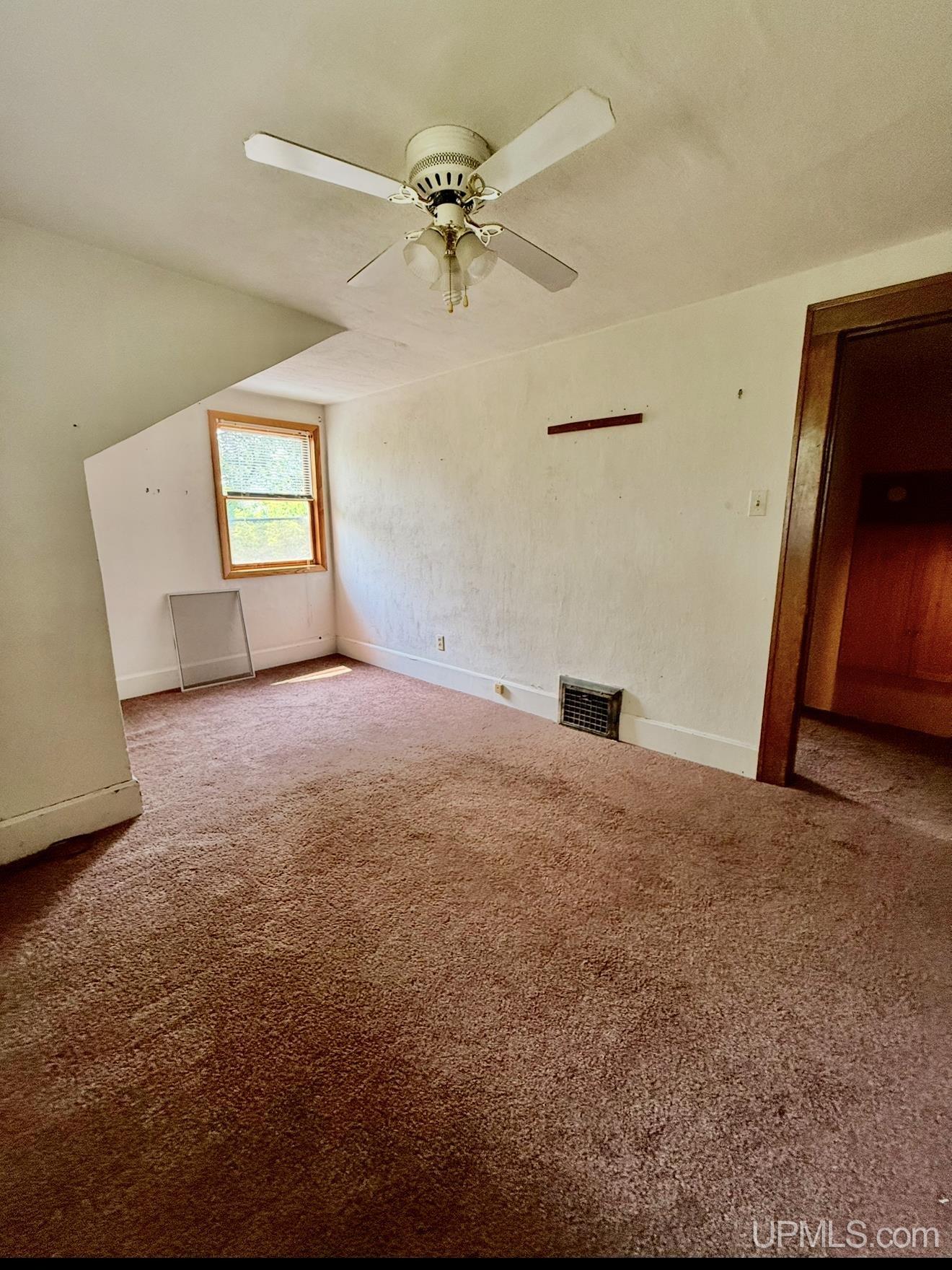 1019 N Eighth Avenue Property Photo 9