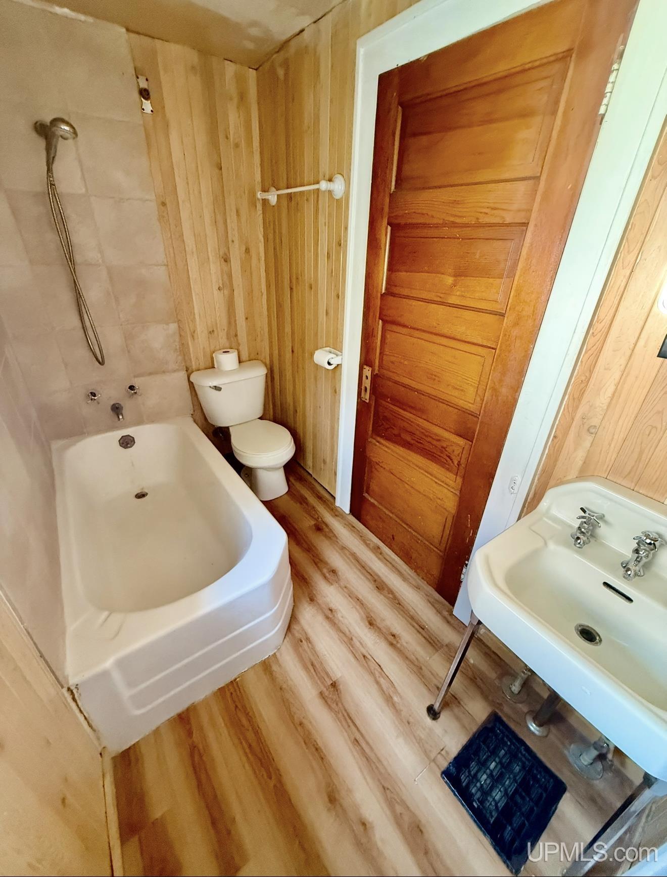 1019 N Eighth Avenue Property Photo 14