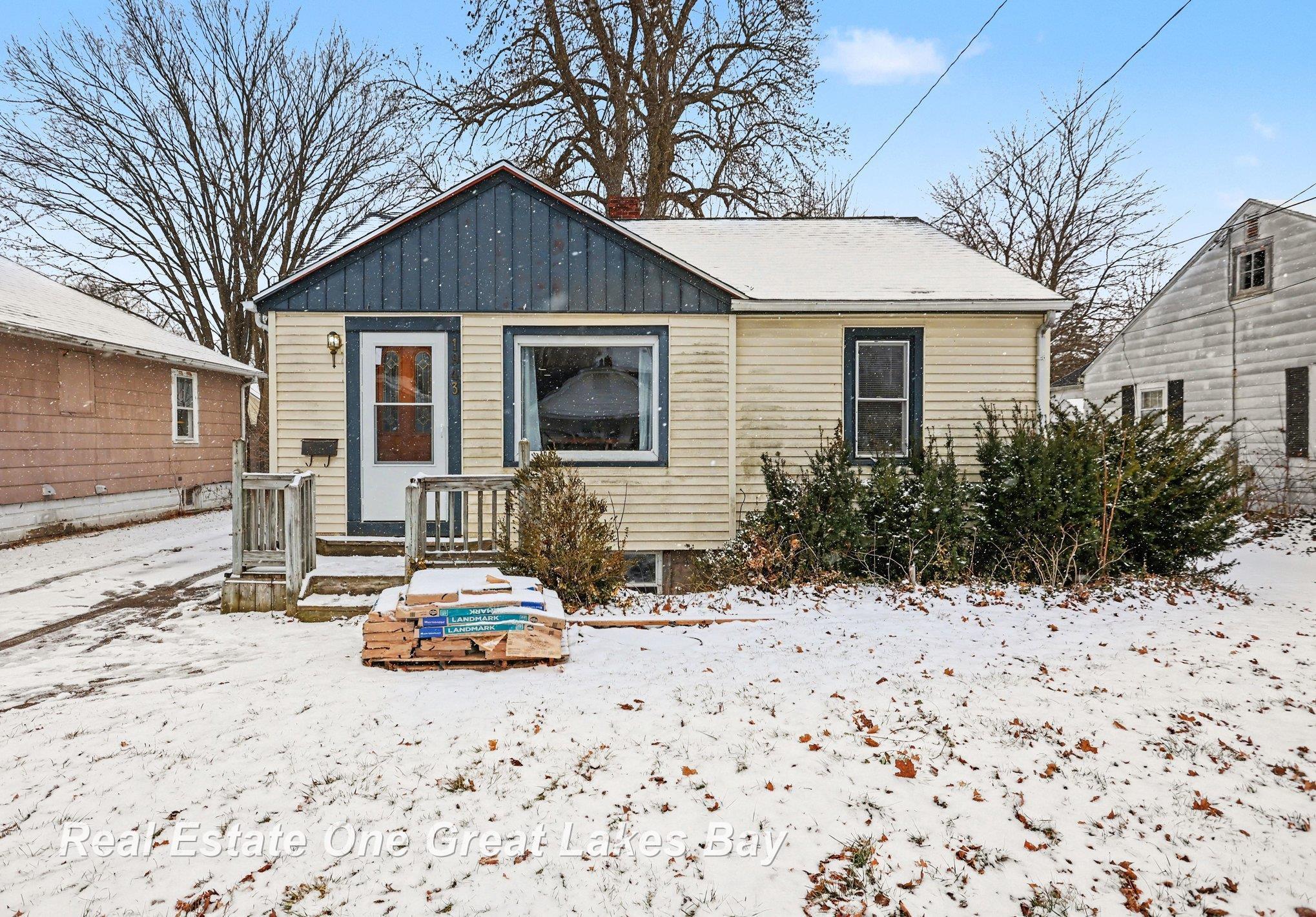 1943 Ottawa Street Property Photo 1