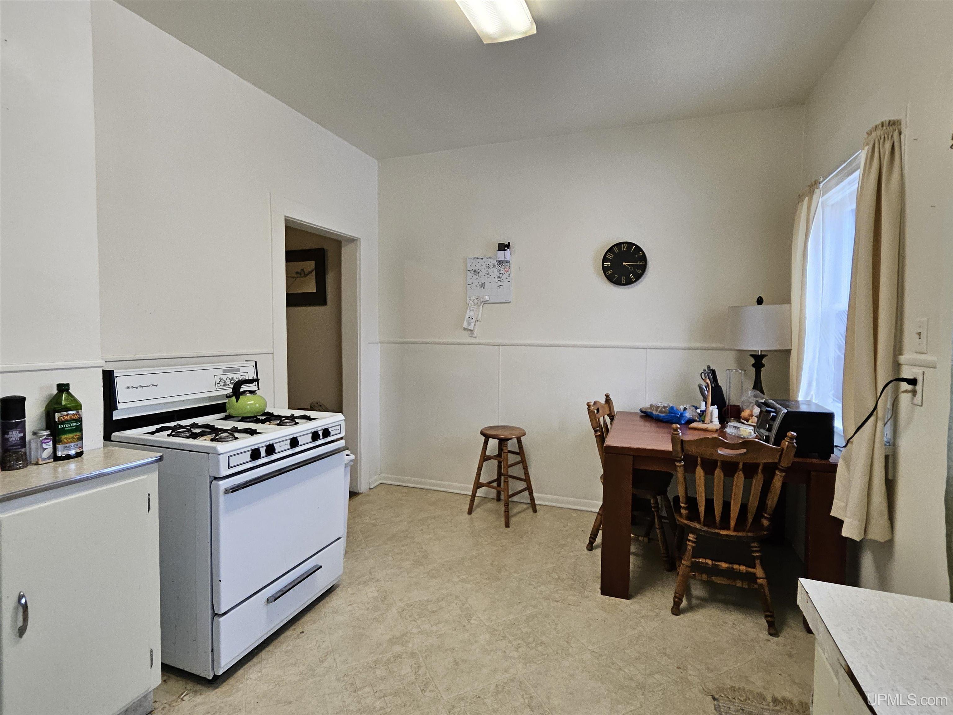 308 W Houghton Avenue Property Photo 4