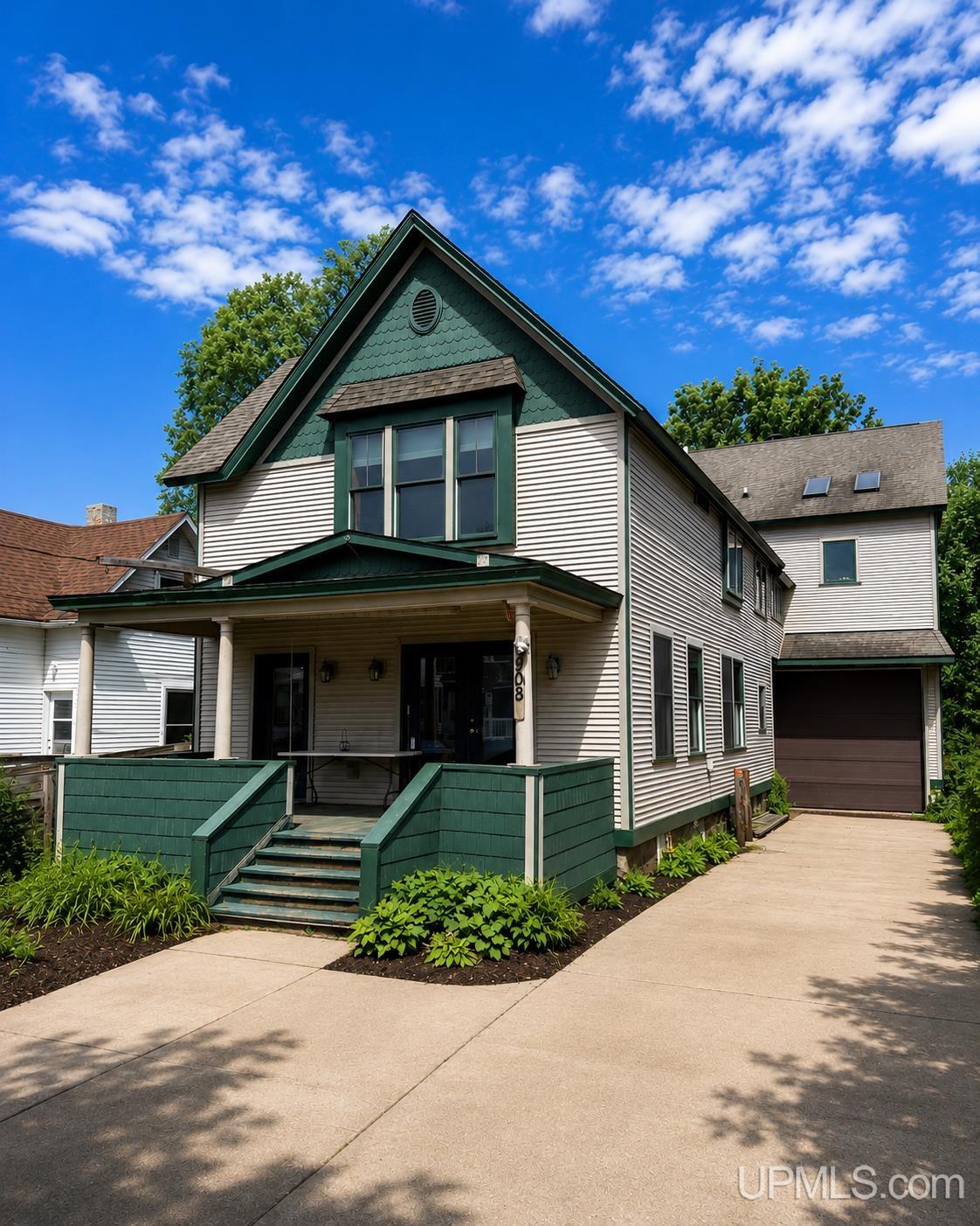 908 N 3rd Street