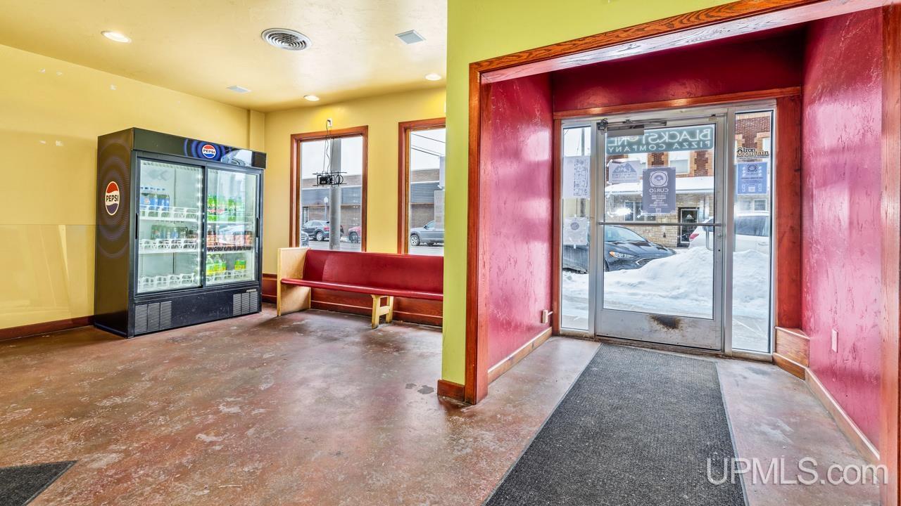 207 E Hughitt Street Property Photo 2