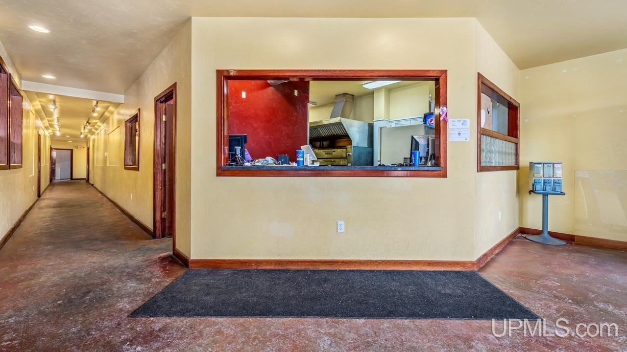 207 E Hughitt Street Property Photo 3