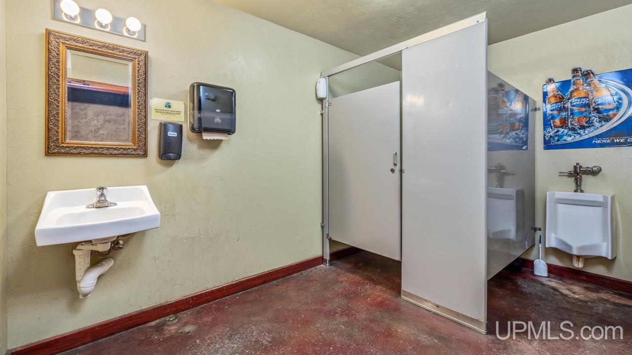207 E Hughitt Street Property Photo 16