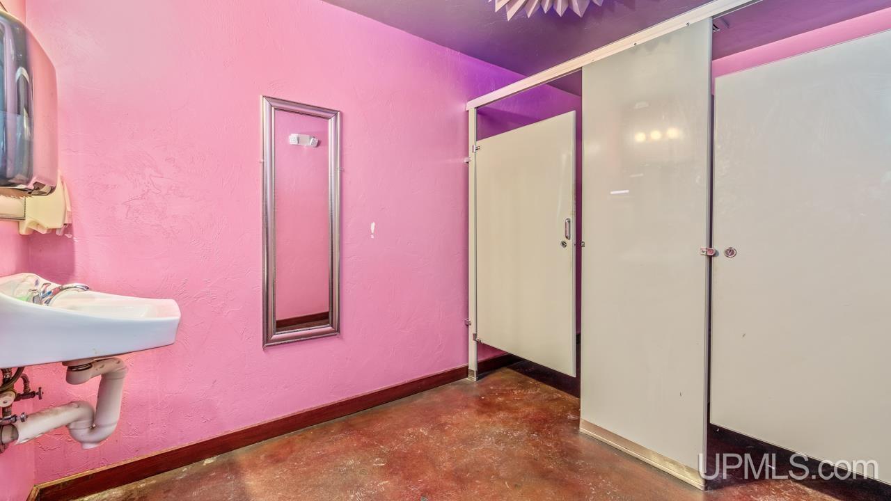 207 E Hughitt Street Property Photo 17