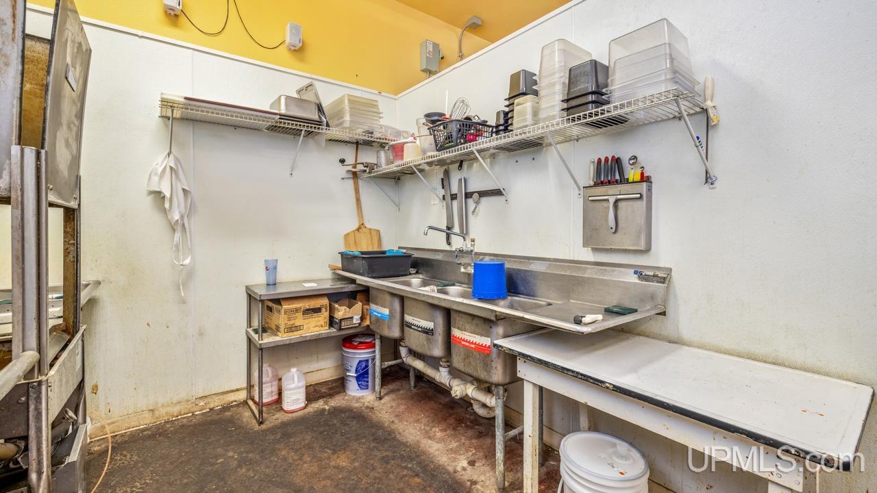 207 E Hughitt Street Property Photo 21