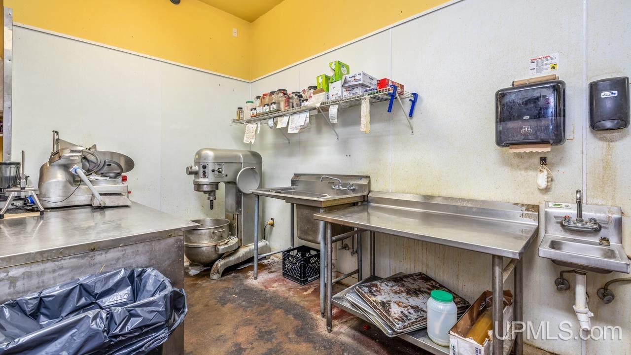 207 E Hughitt Street Property Photo 22