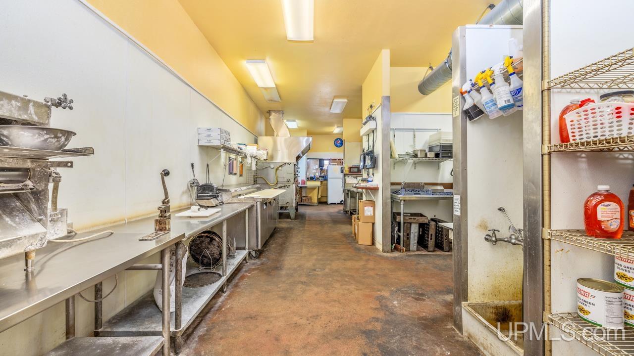 207 E Hughitt Street Property Photo 23