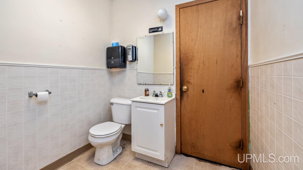 207 E Hughitt Street Property Photo 24