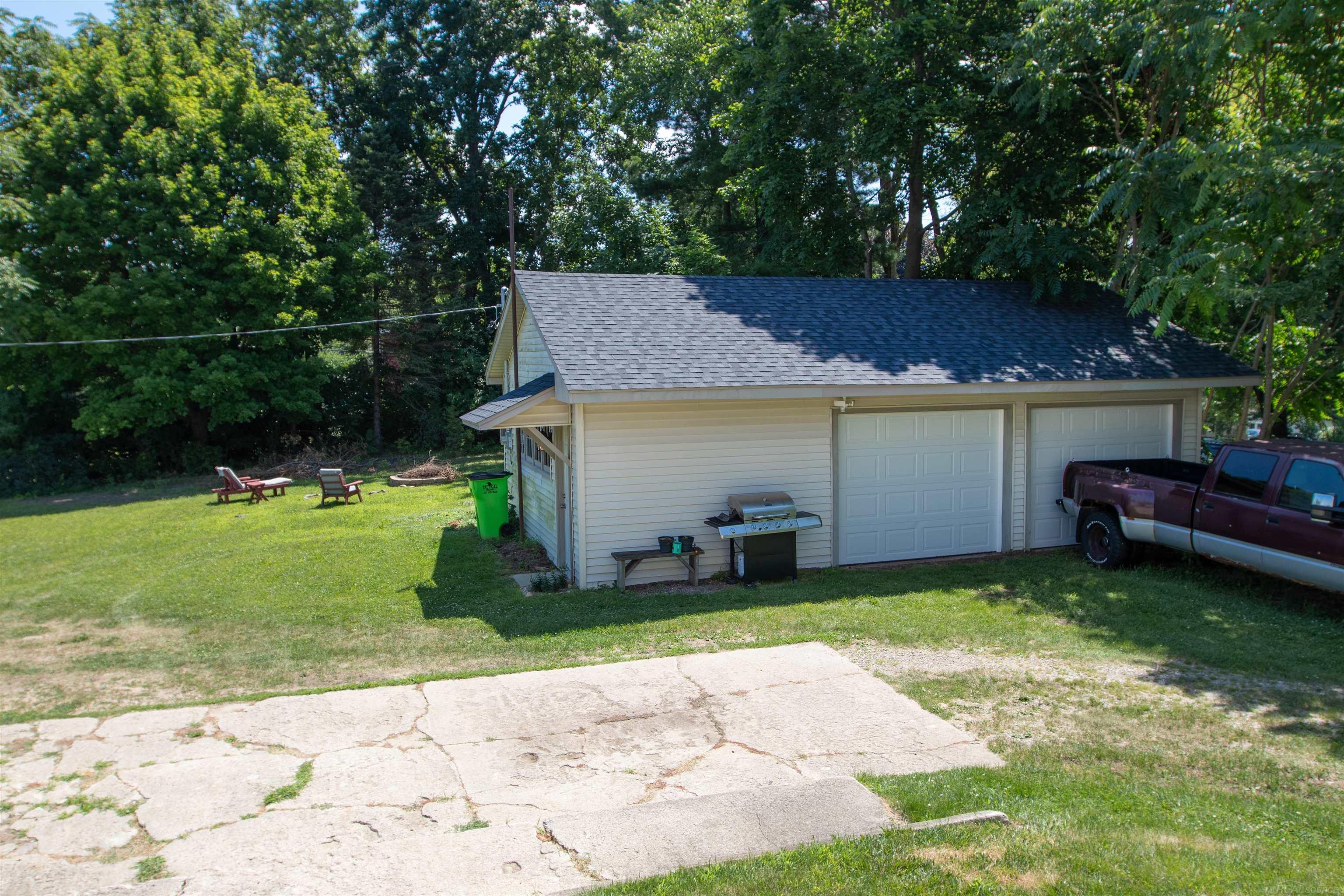 205 S Dettman Road Property Photo 4