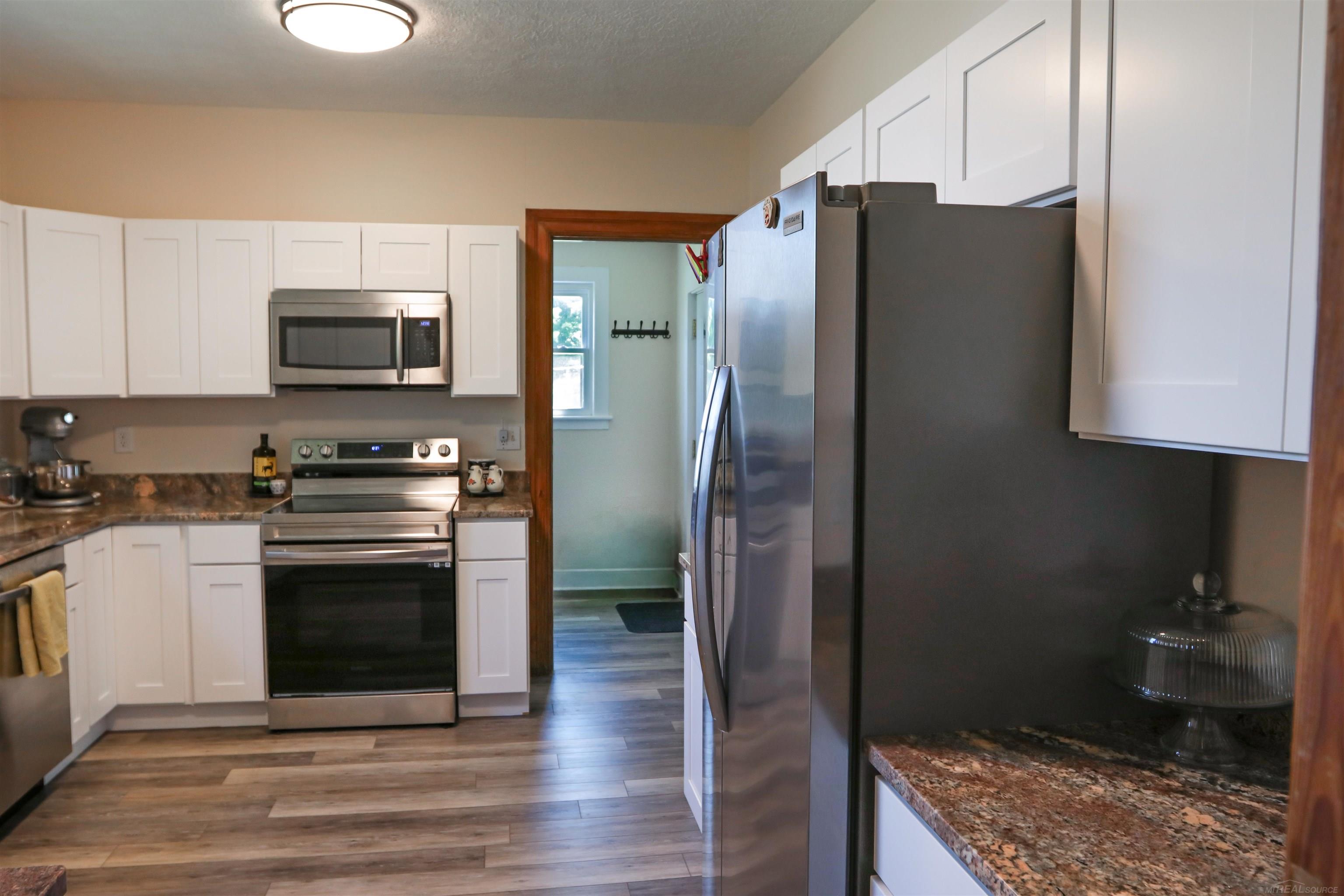 205 S Dettman Road Property Photo 6