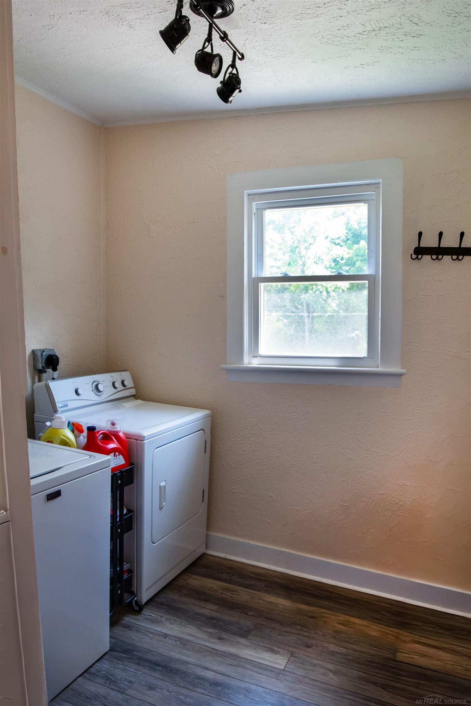 205 S Dettman Road Property Photo 7