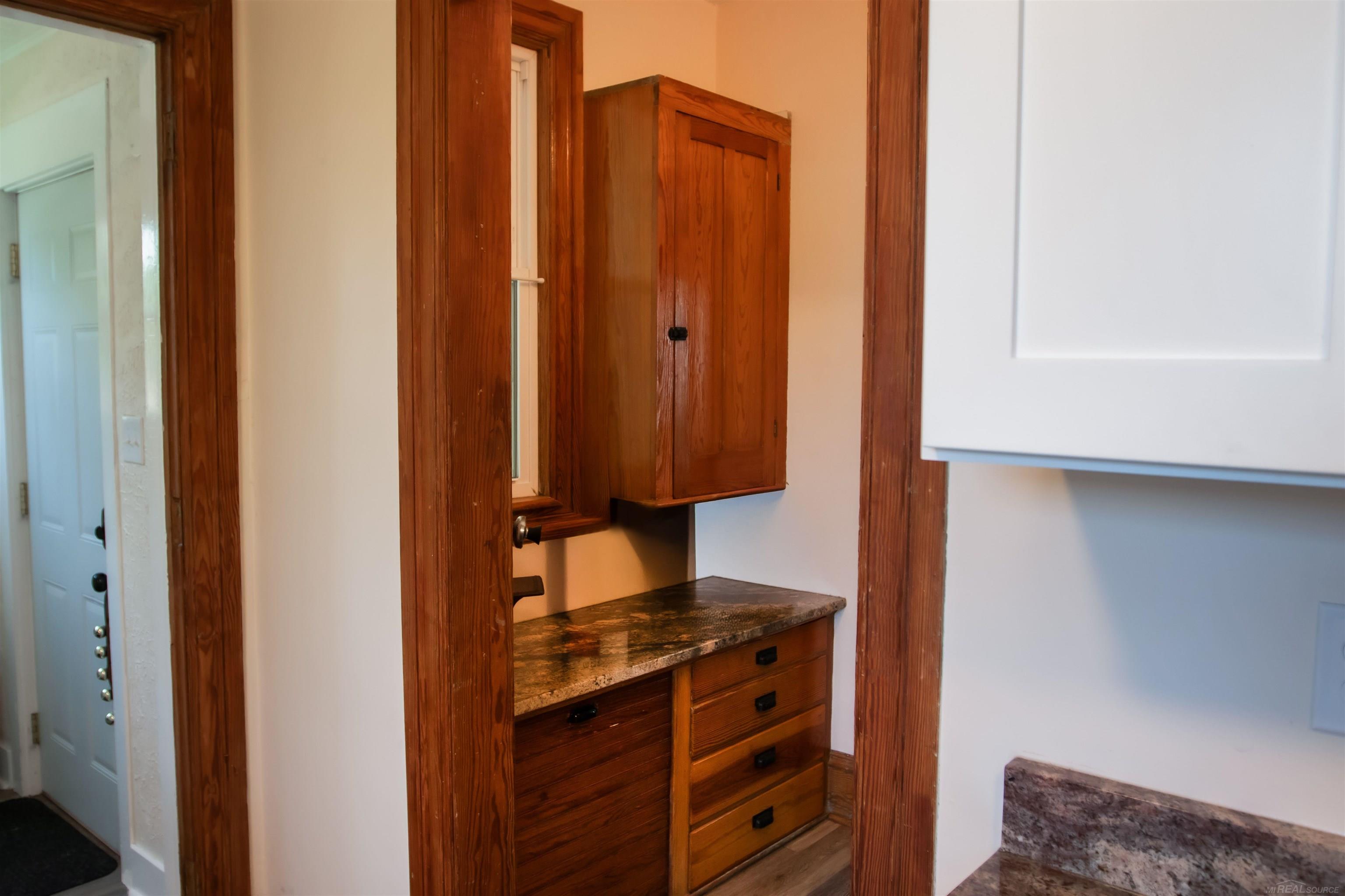 205 S Dettman Road Property Photo 8
