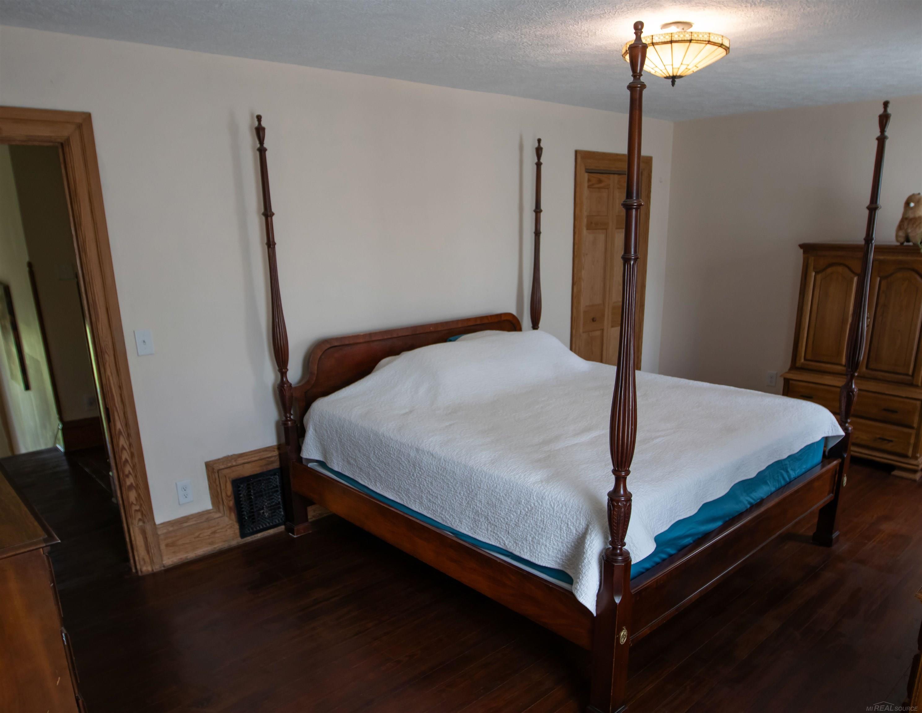 205 S Dettman Road Property Photo 22