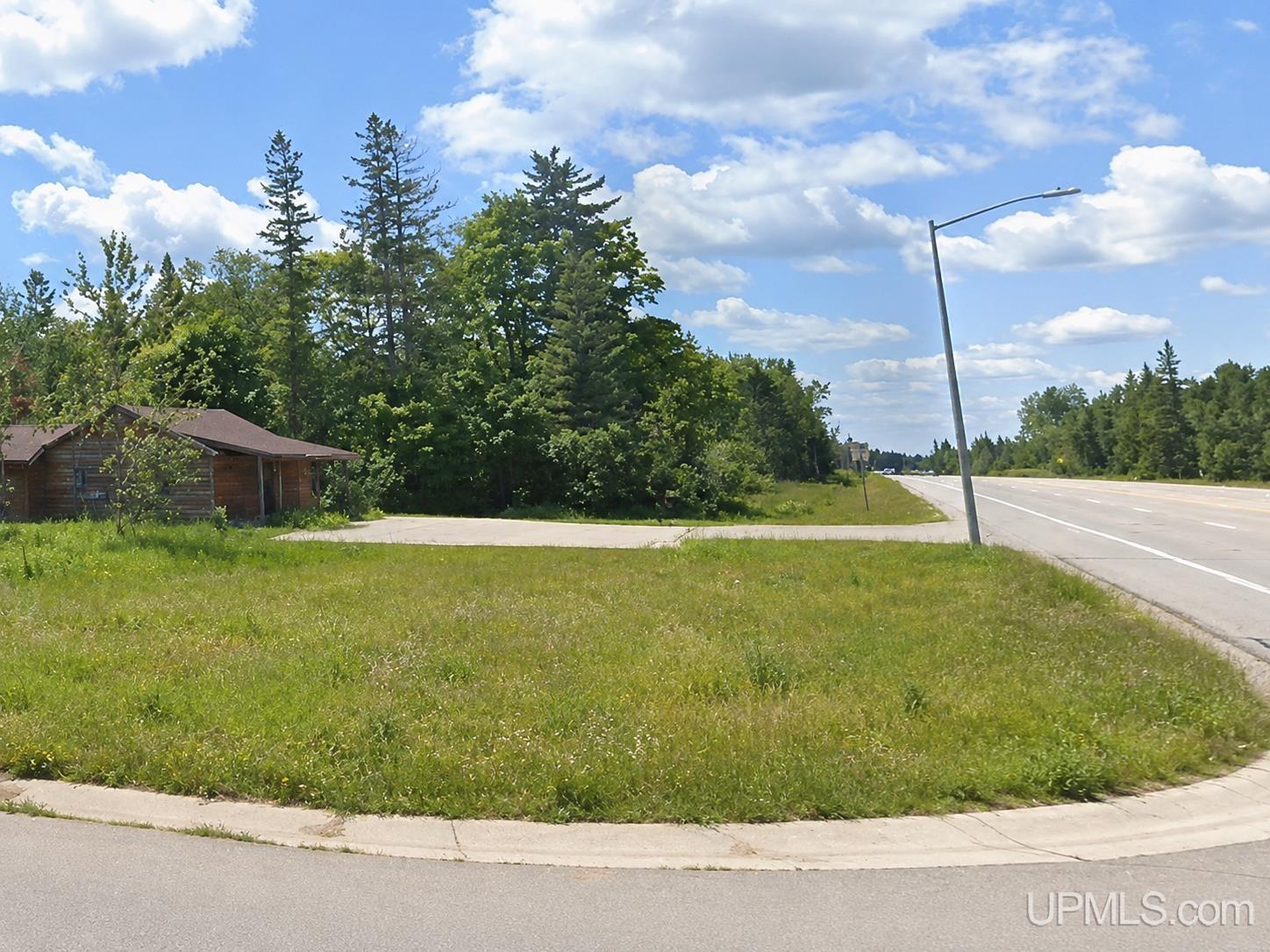 6128 N Arbor Avenue Property Photo 3