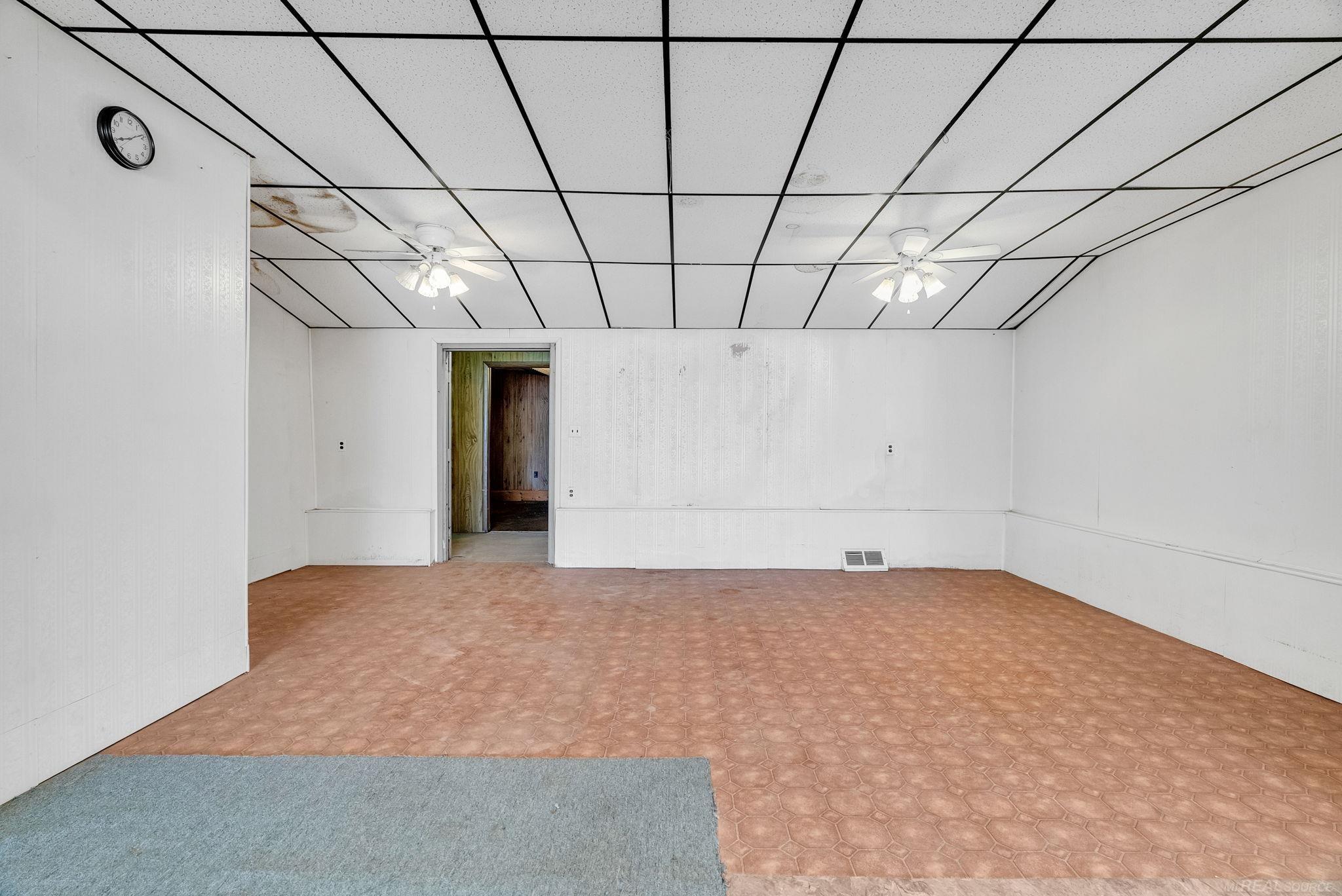33 N Howard Street Property Photo 8