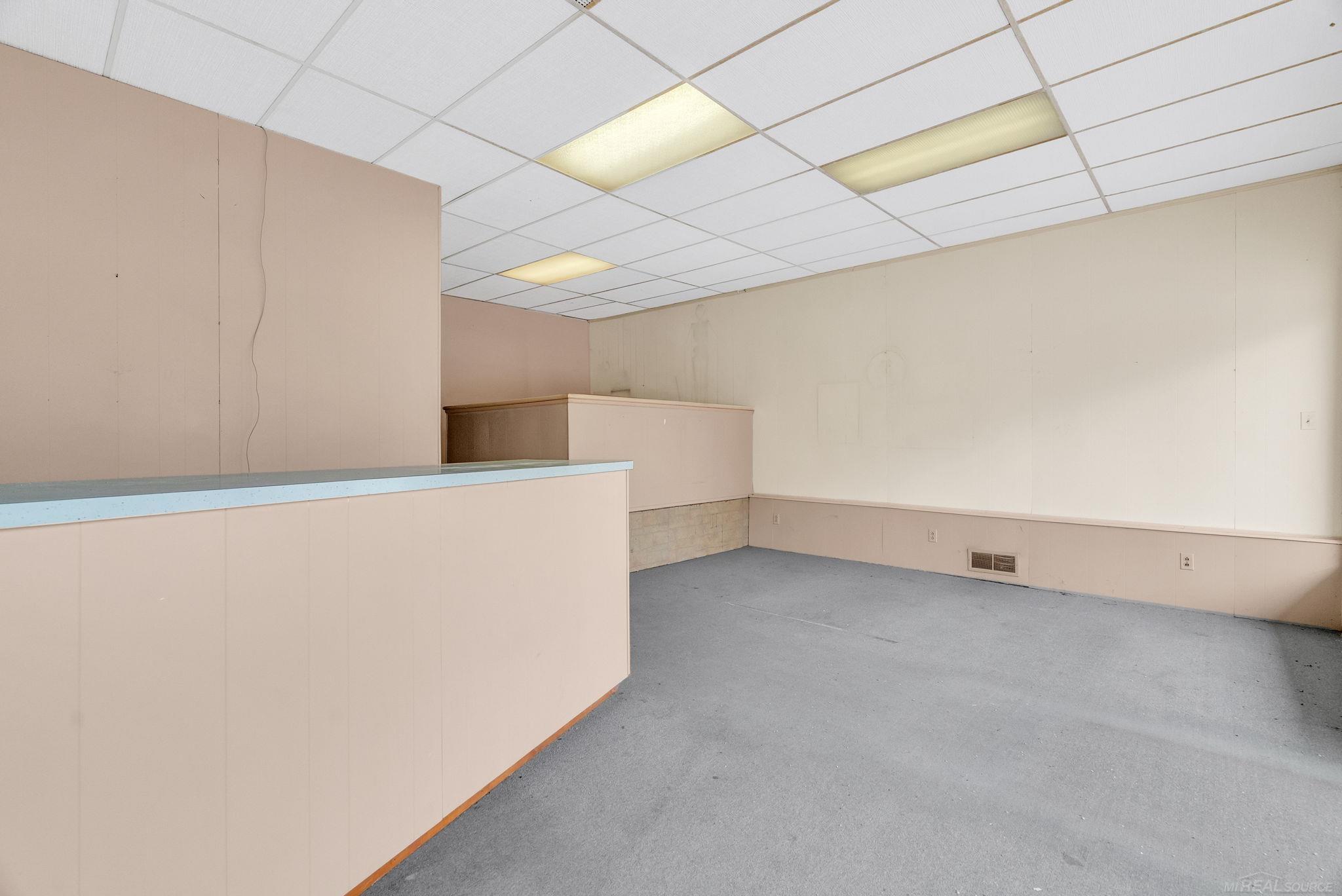 33 N Howard Street Property Photo 17