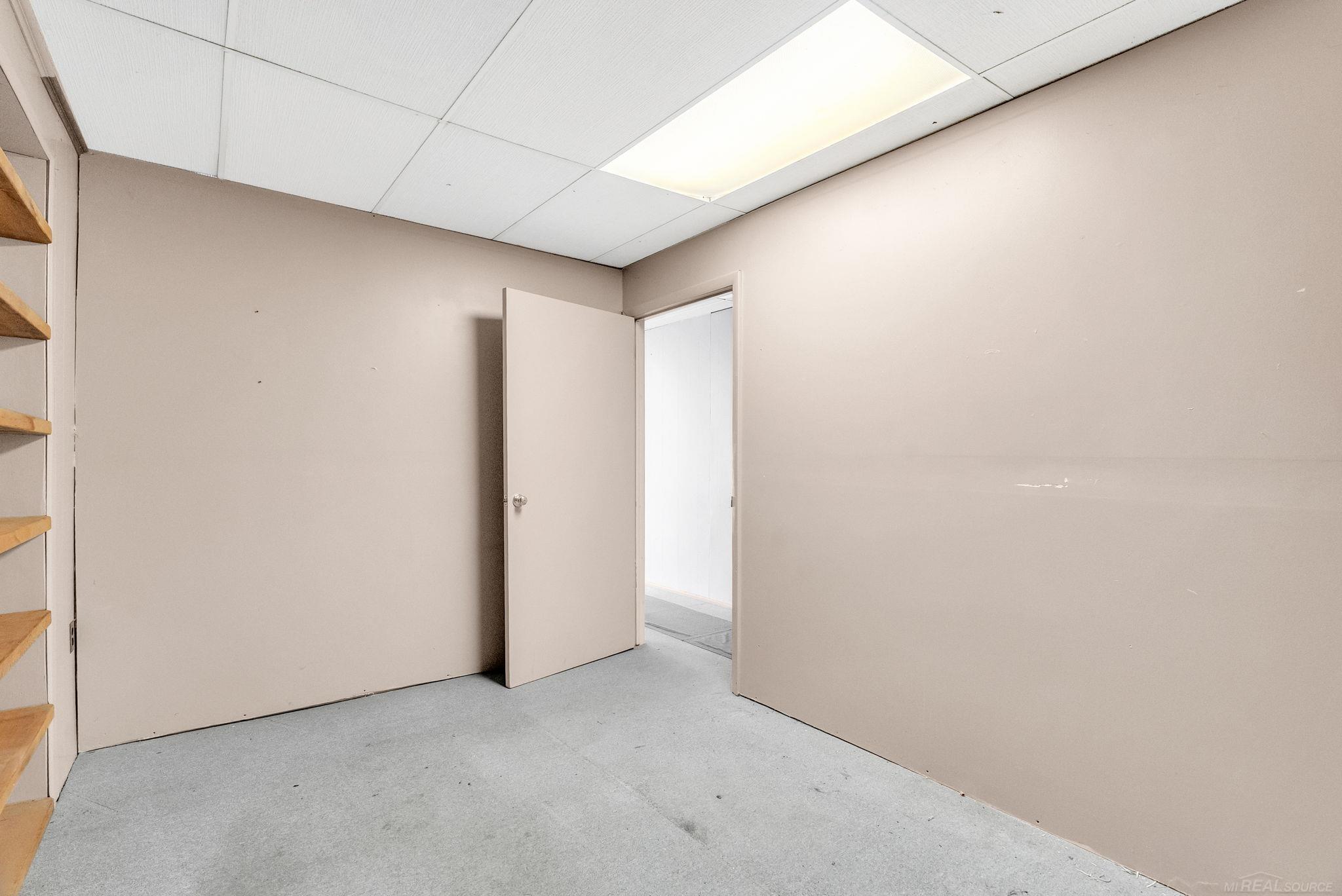 33 N Howard Street Property Photo 22