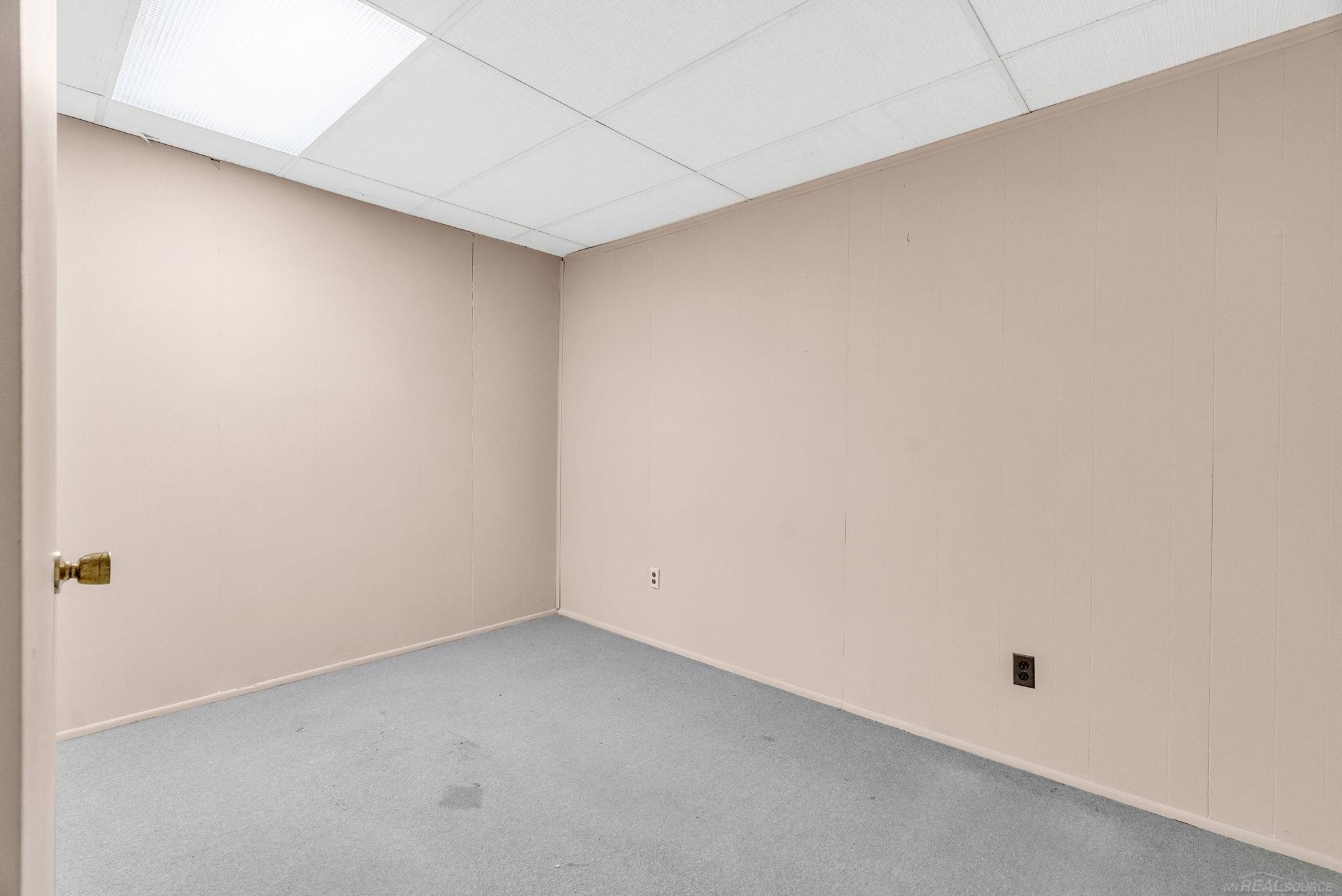 33 N Howard Street Property Photo 23