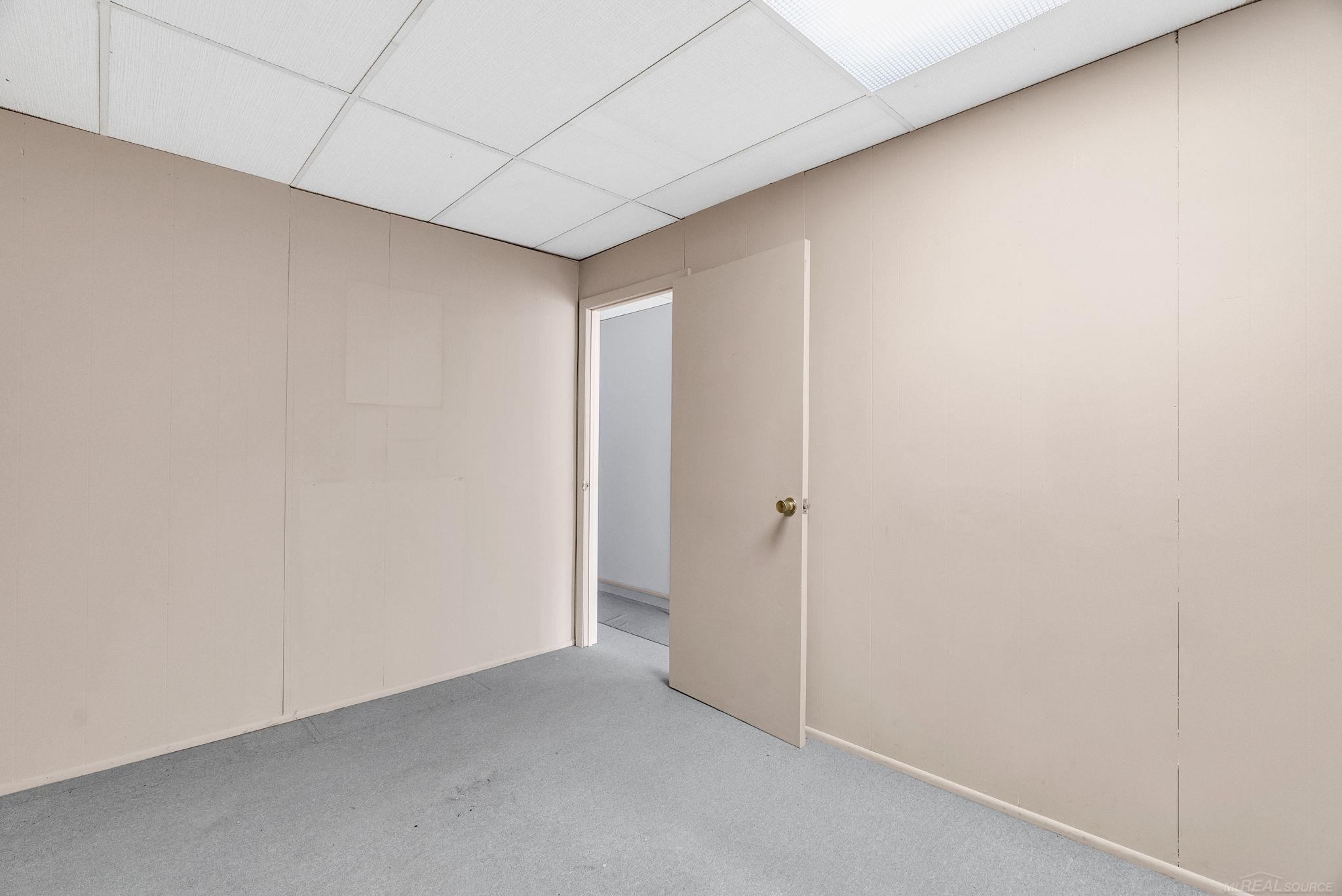 33 N Howard Street Property Photo 24
