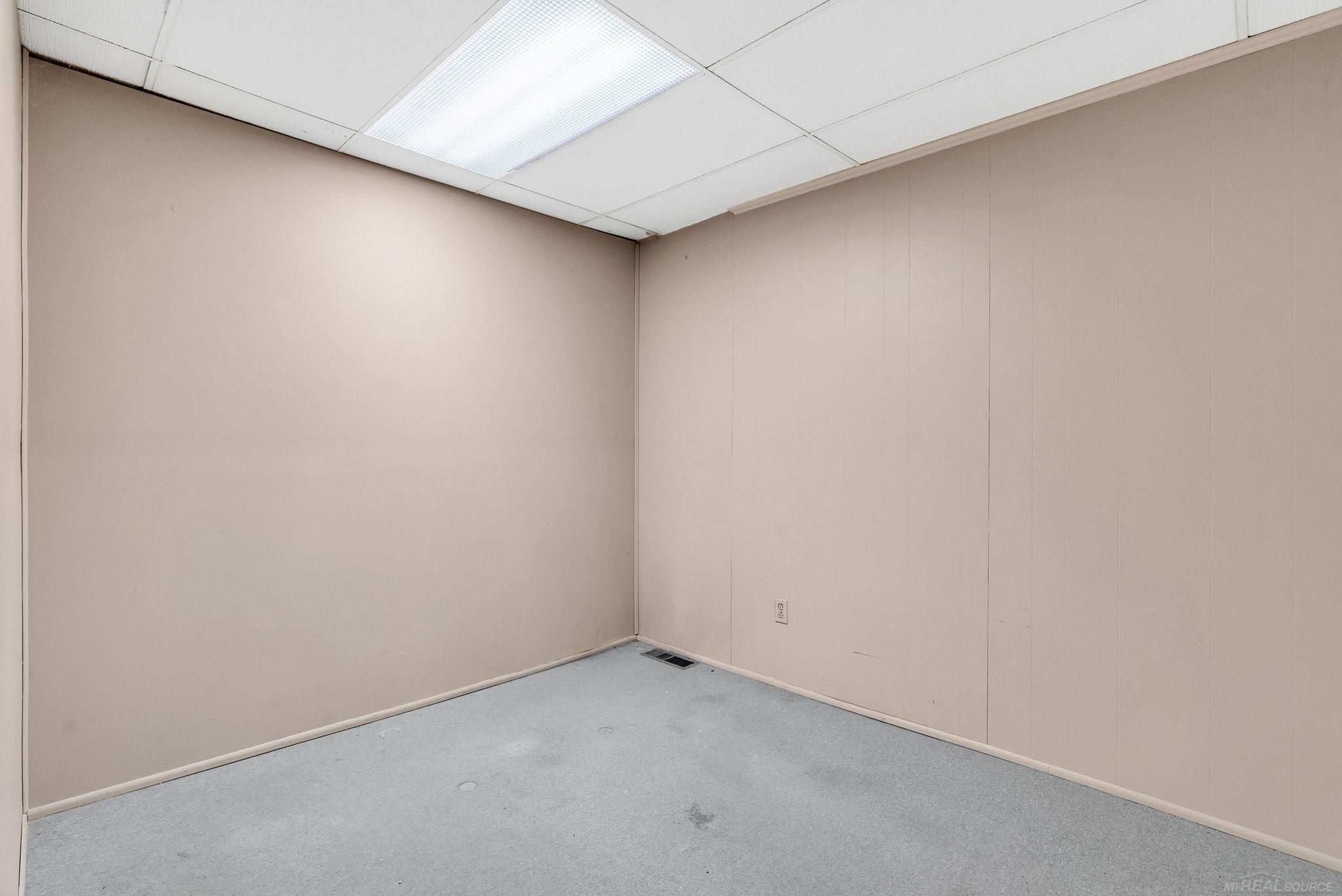 33 N Howard Street Property Photo 25