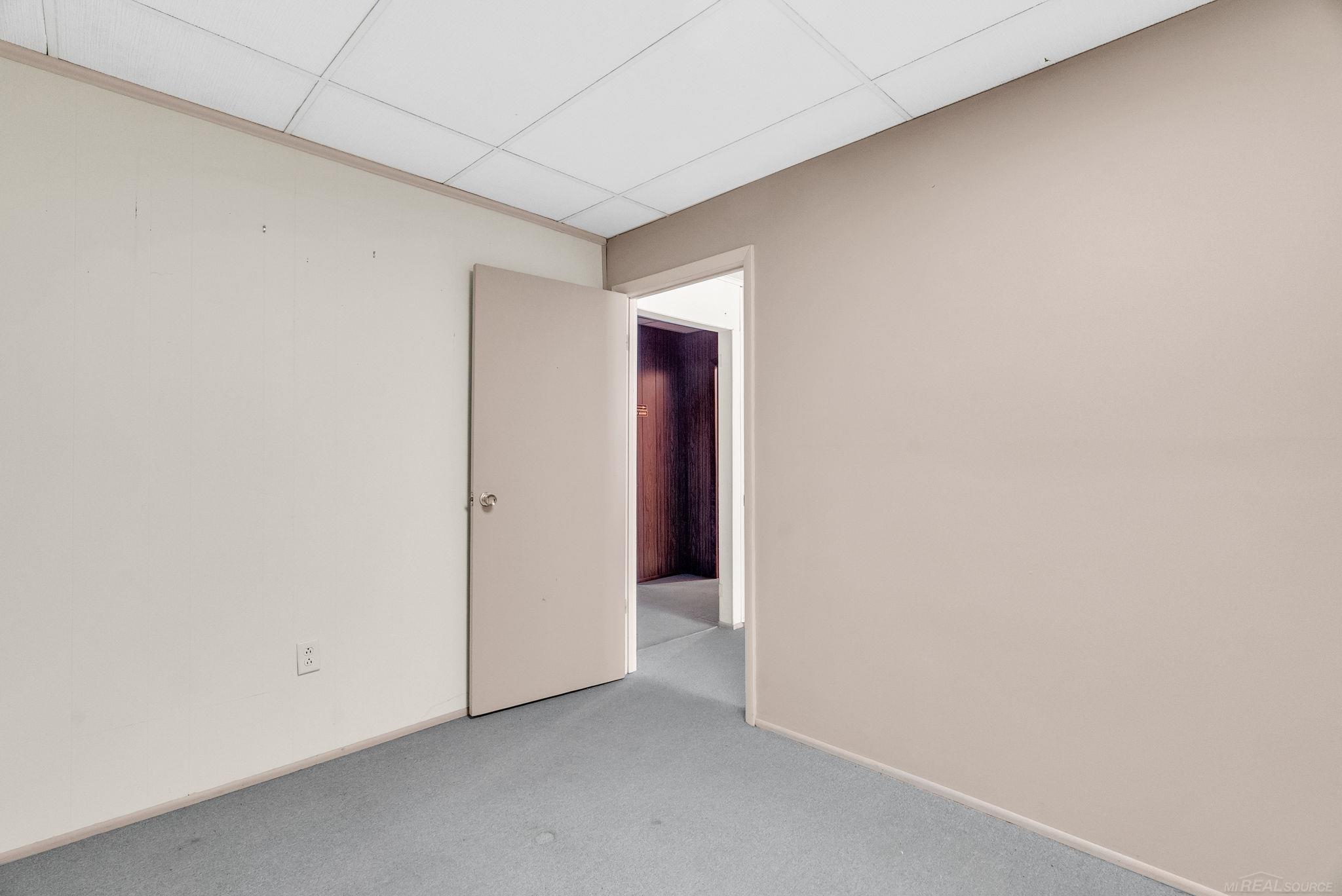 33 N Howard Street Property Photo 26