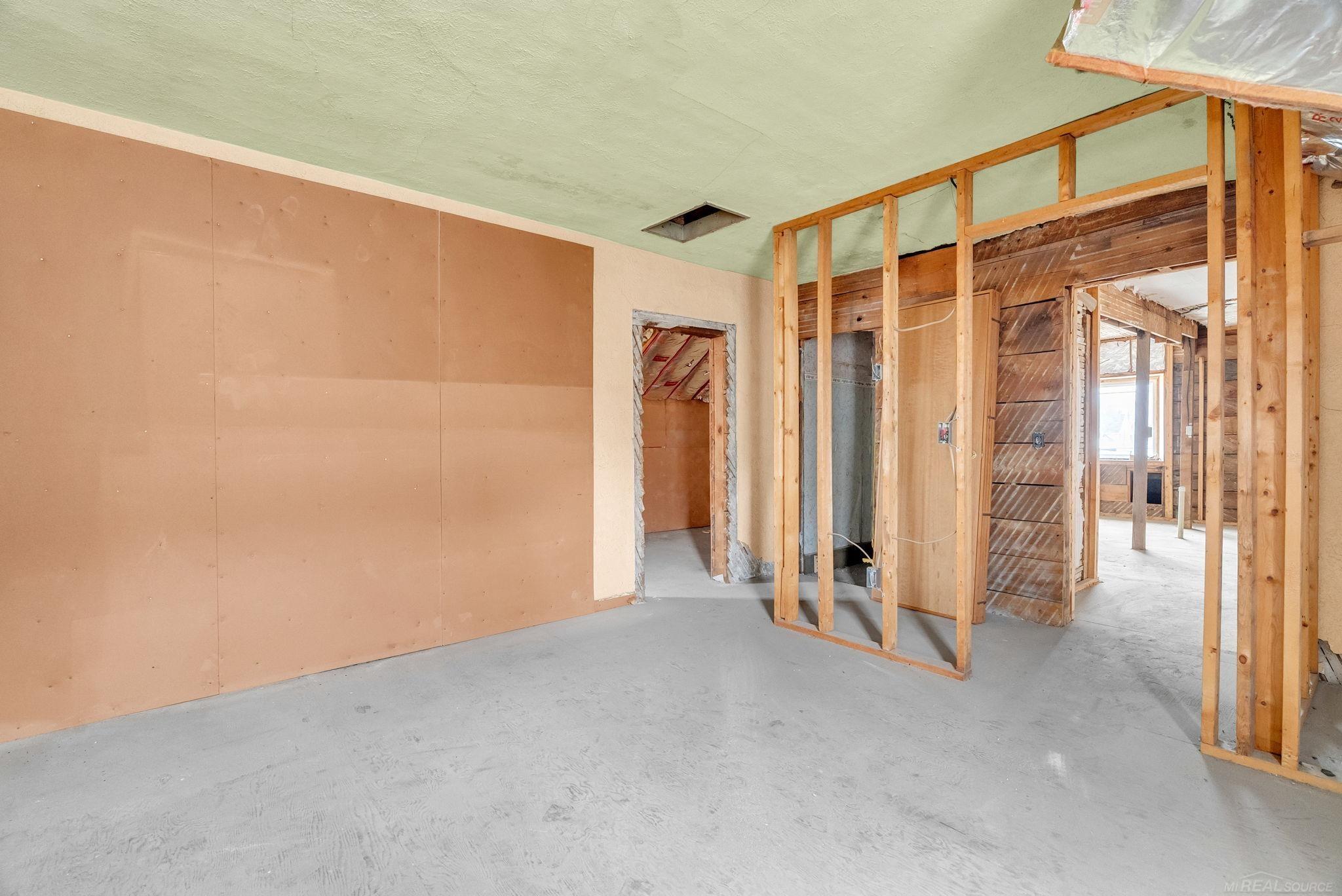 33 N Howard Street Property Photo 39